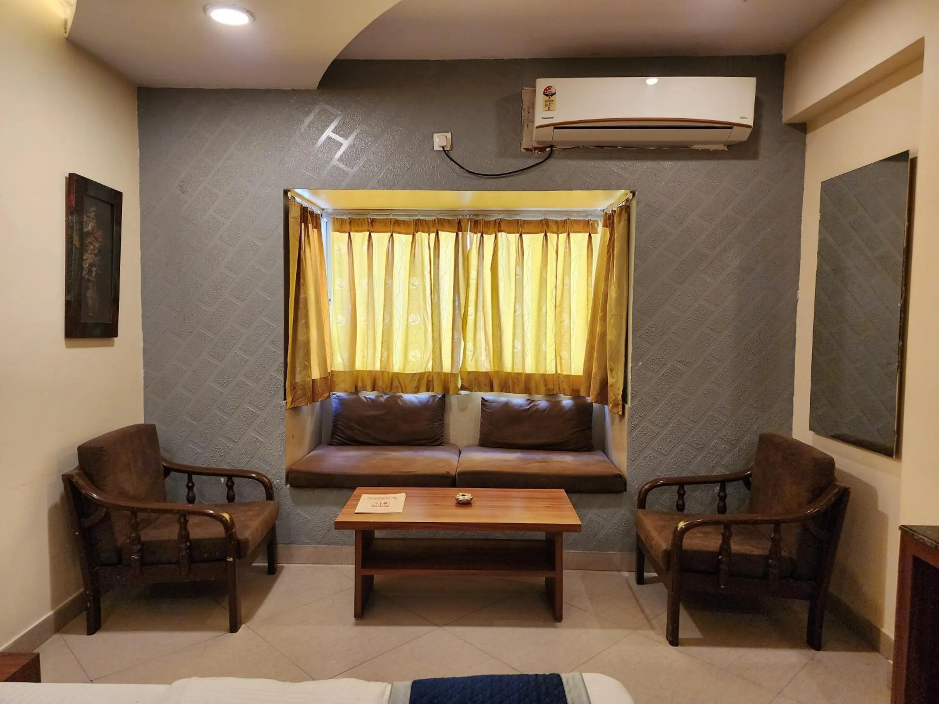 Seating area, Bed in Hotel Savera