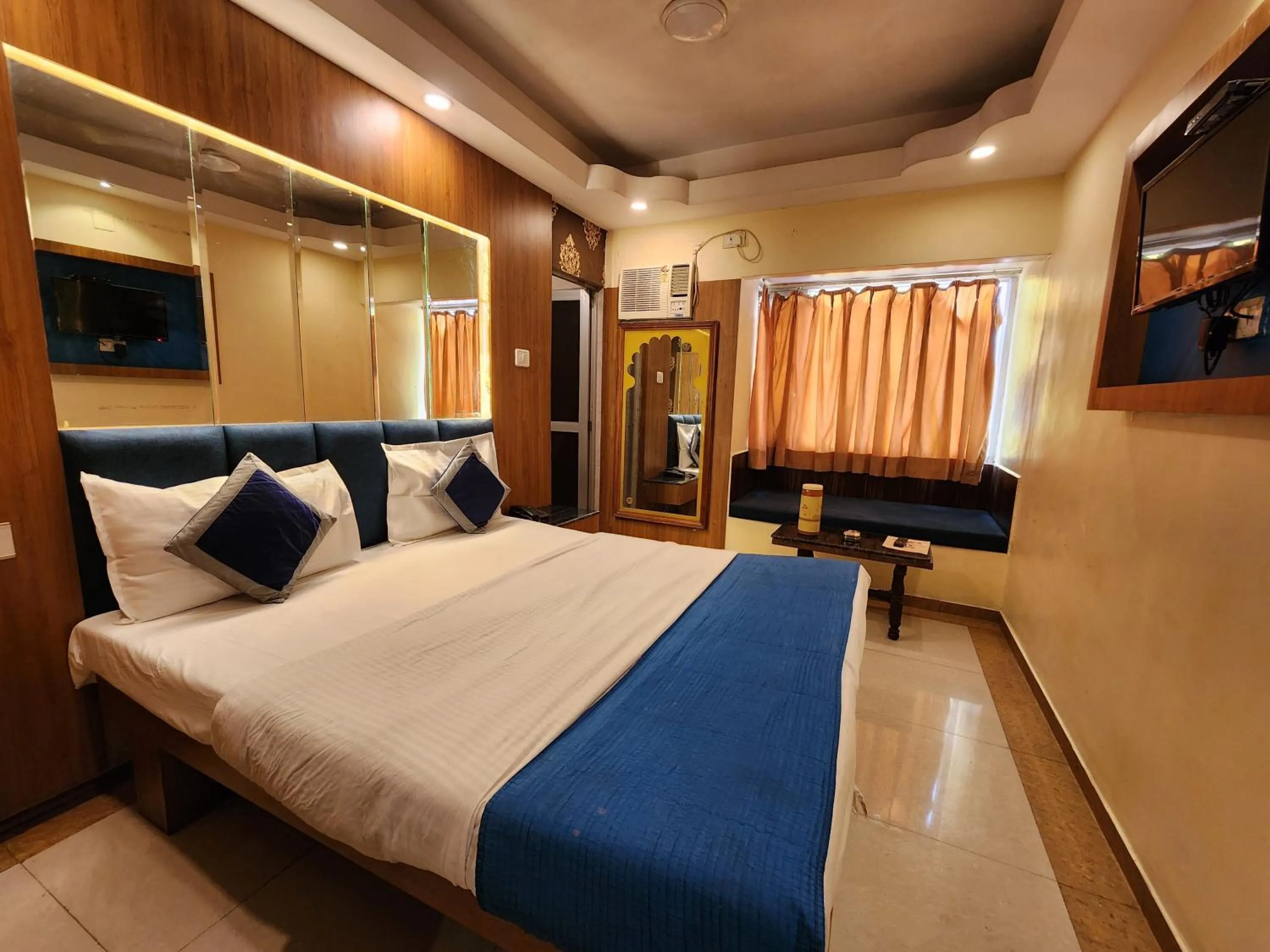 Bedroom, Bed in Hotel Savera