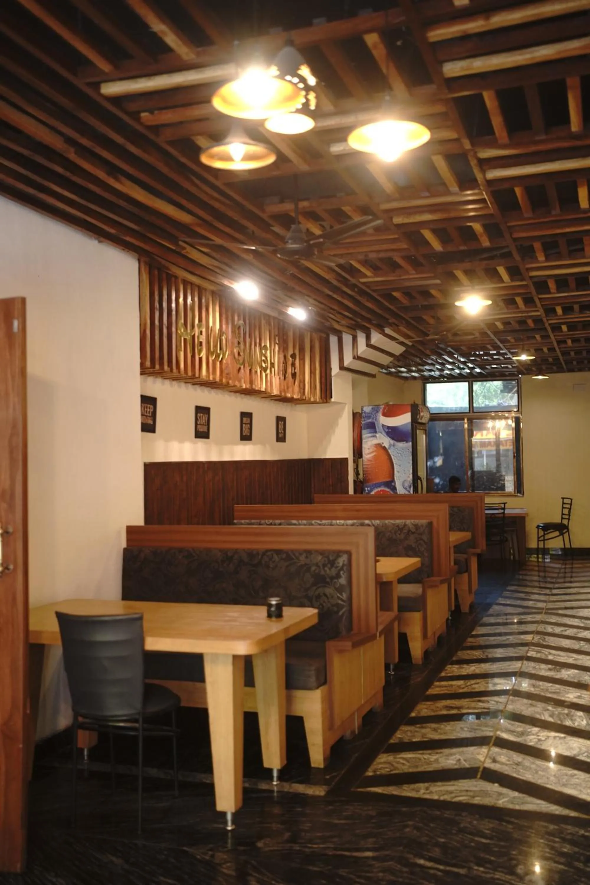 Restaurant/places to eat in Hotel Savera