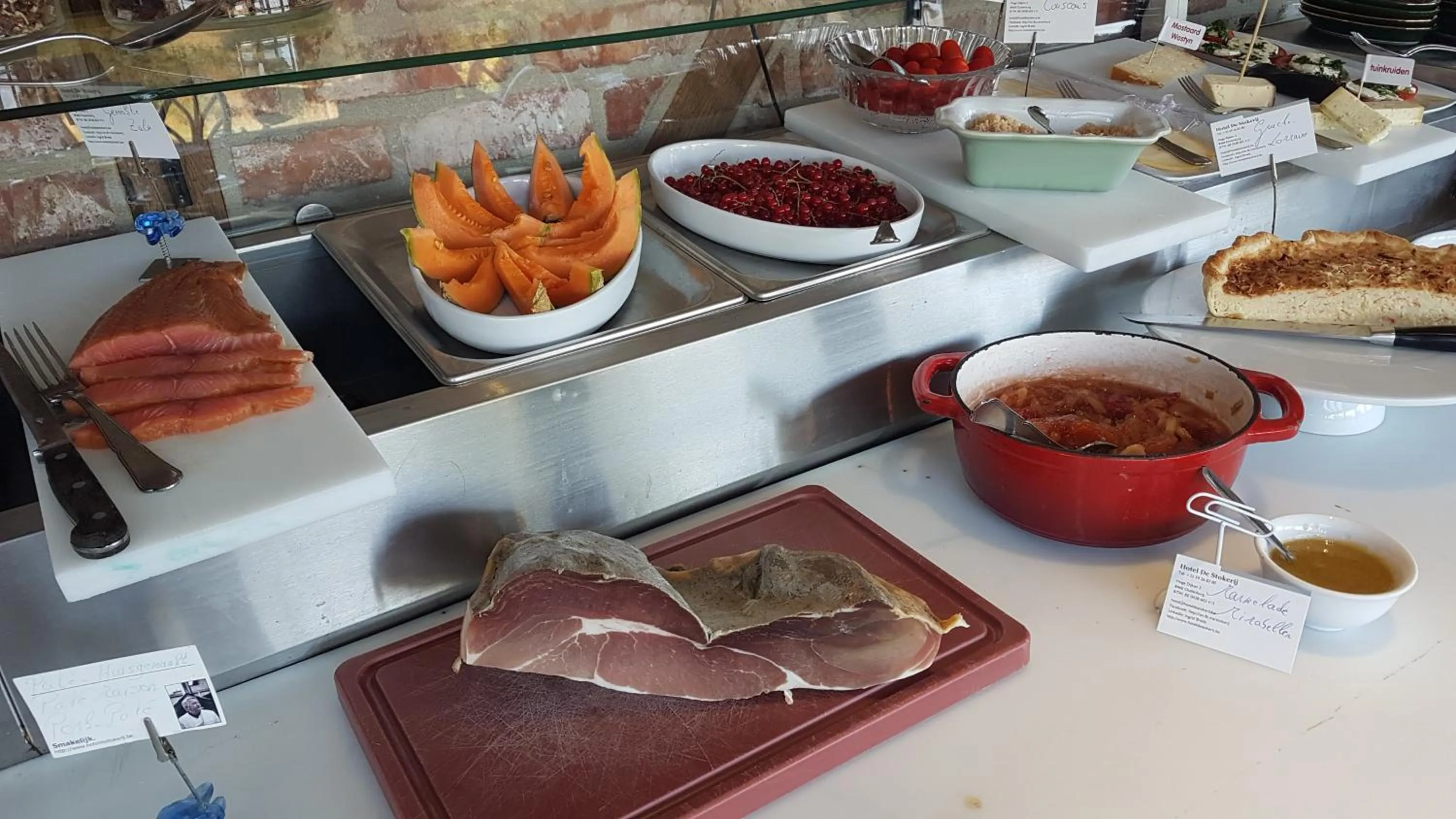 Buffet breakfast in Hotel De Stokerij