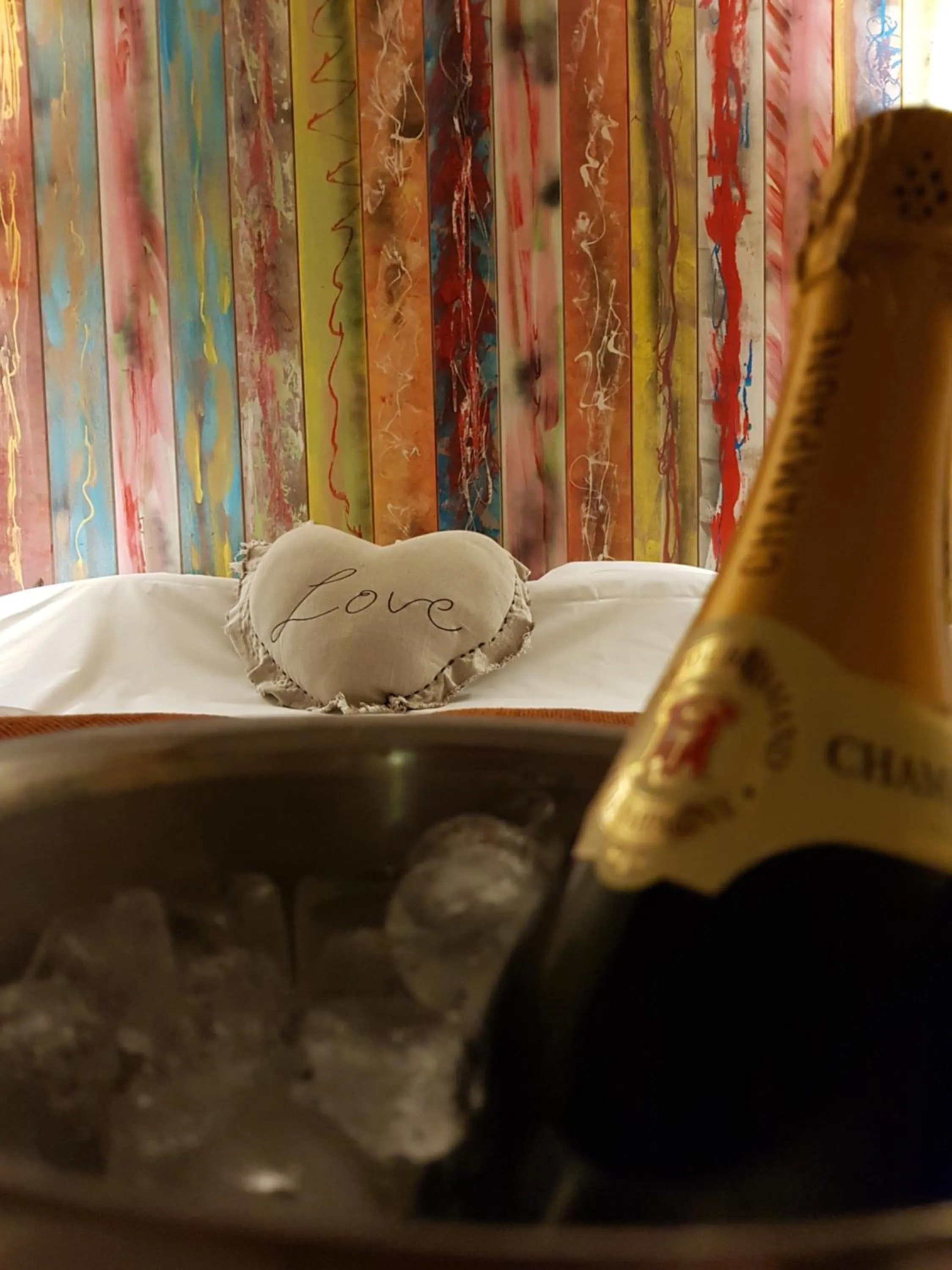 Decorative detail in Hotel De Stokerij