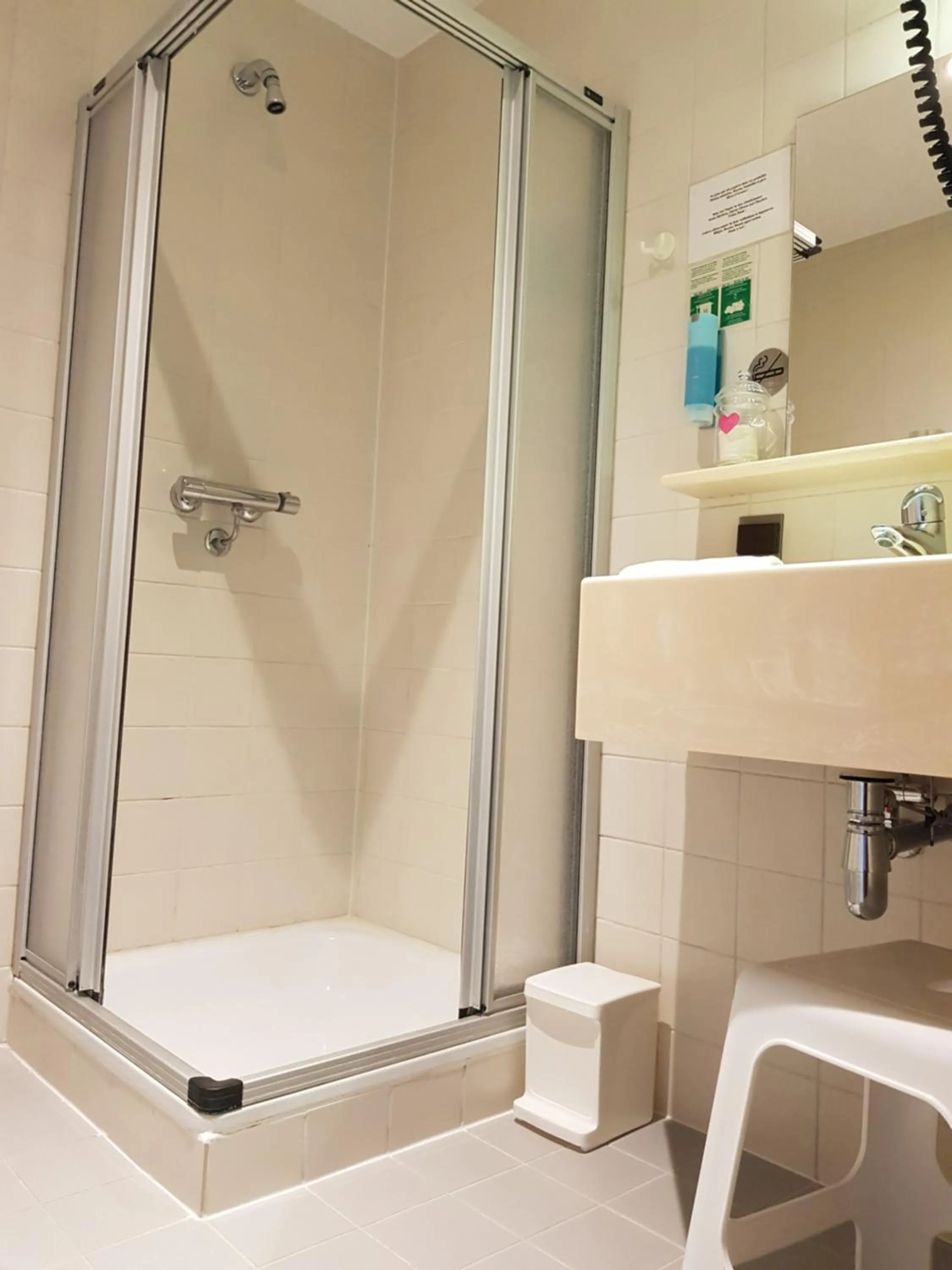 Shower in Hotel De Stokerij