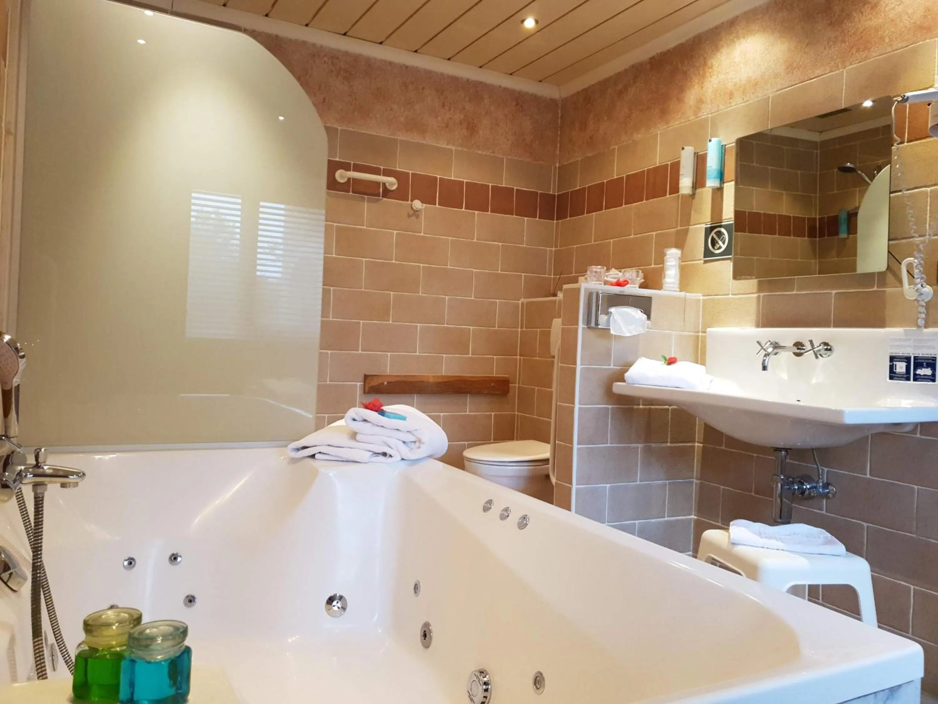 Bathroom in Hotel De Stokerij