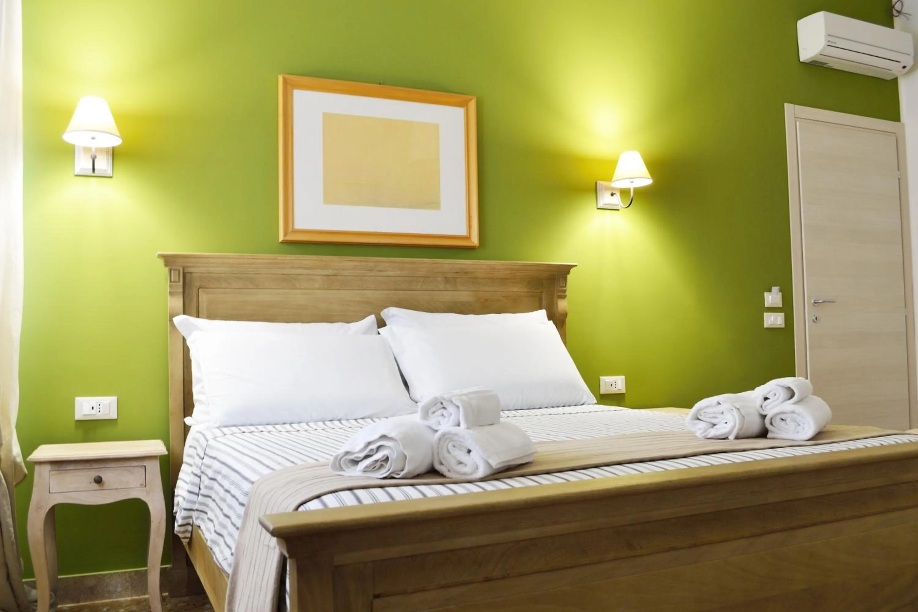 Photo of the whole room, Bed in Piazza Marina