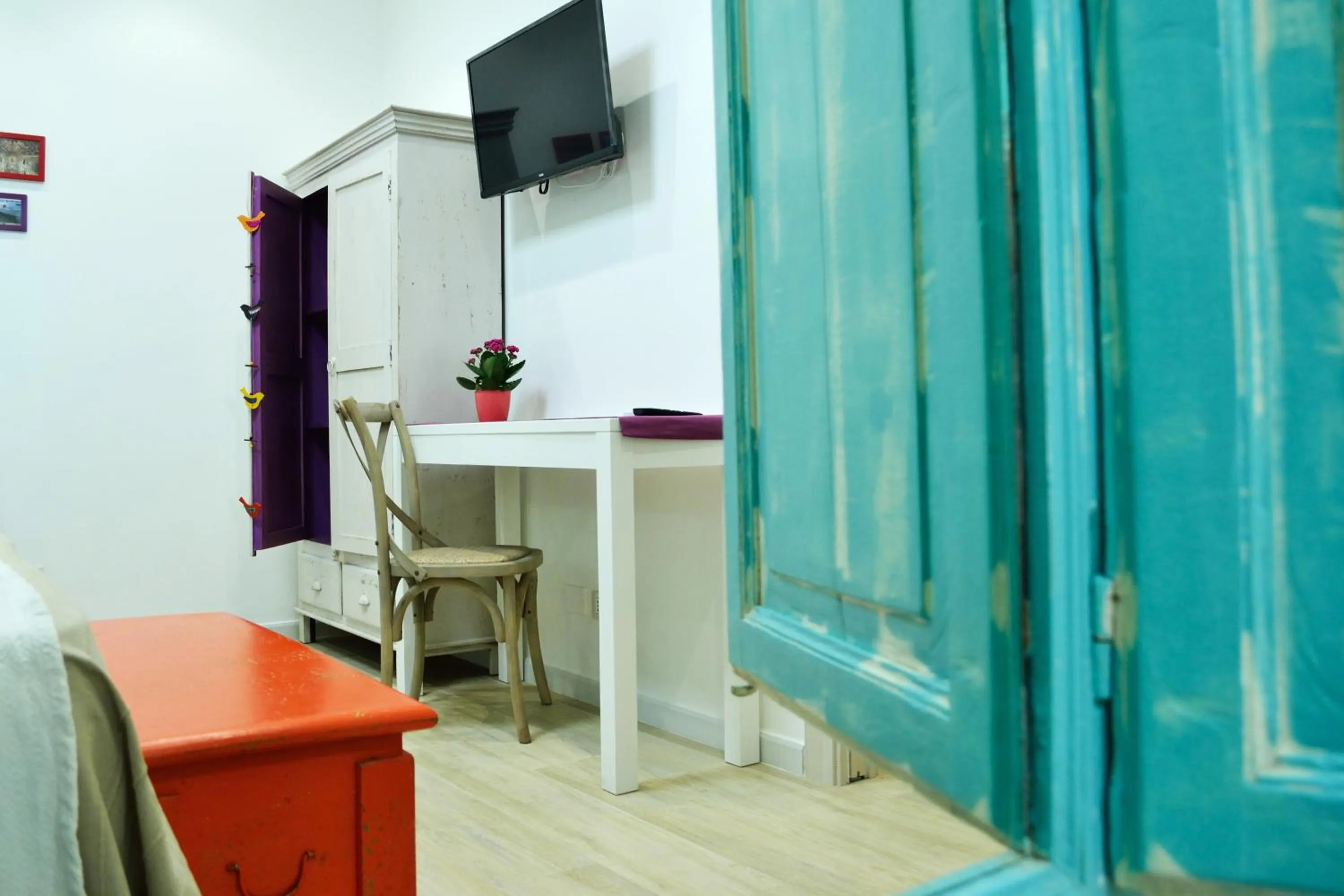 Photo of the whole room in Piazza Marina