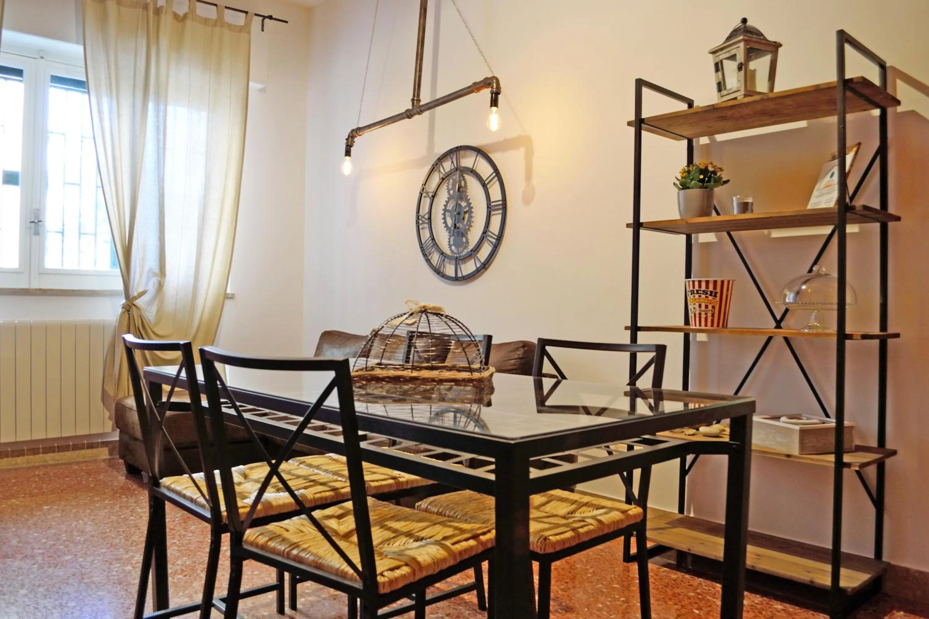 Communal lounge/ TV room in Piazza Marina