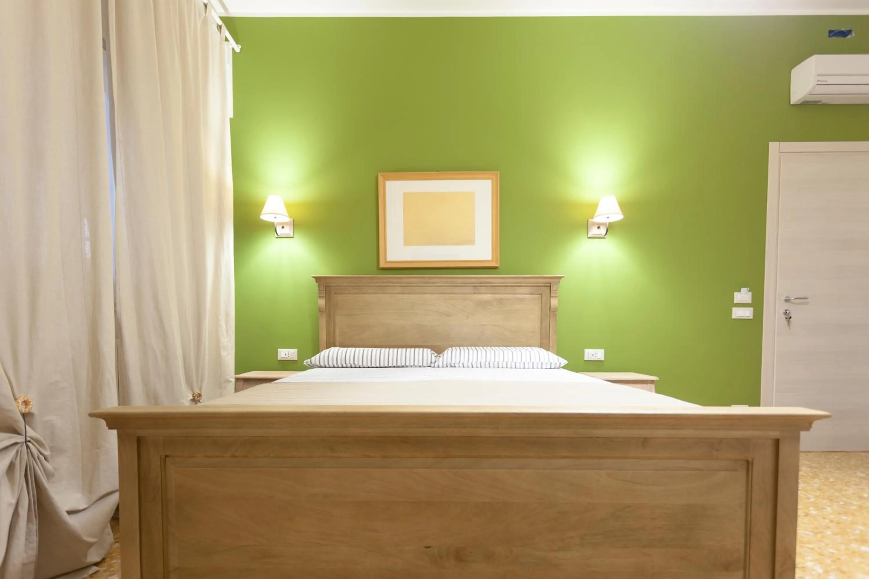 Photo of the whole room, Bed in Piazza Marina