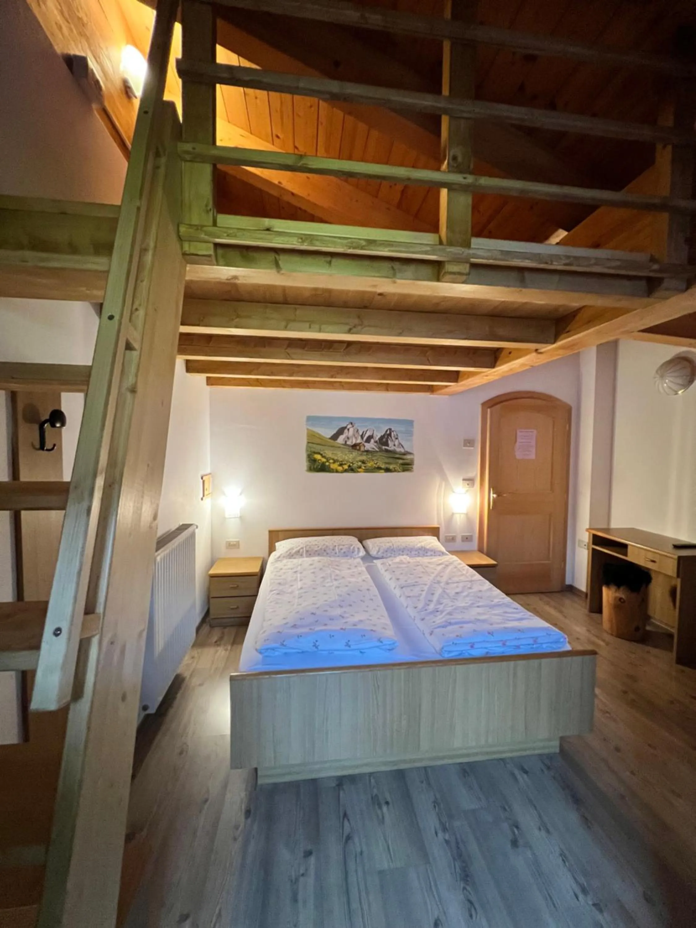 Garni Eden Bed and breakfast