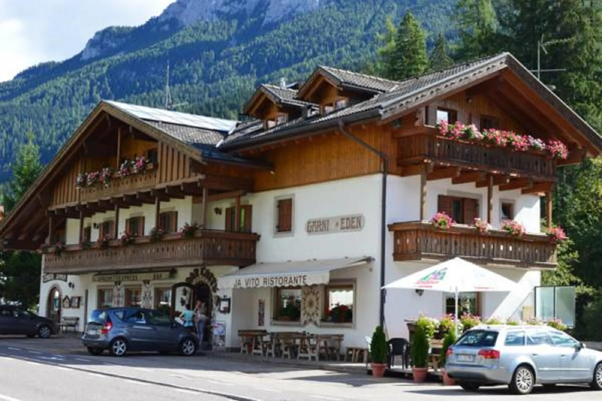 Facade/entrance in Garni Eden Bed and breakfast