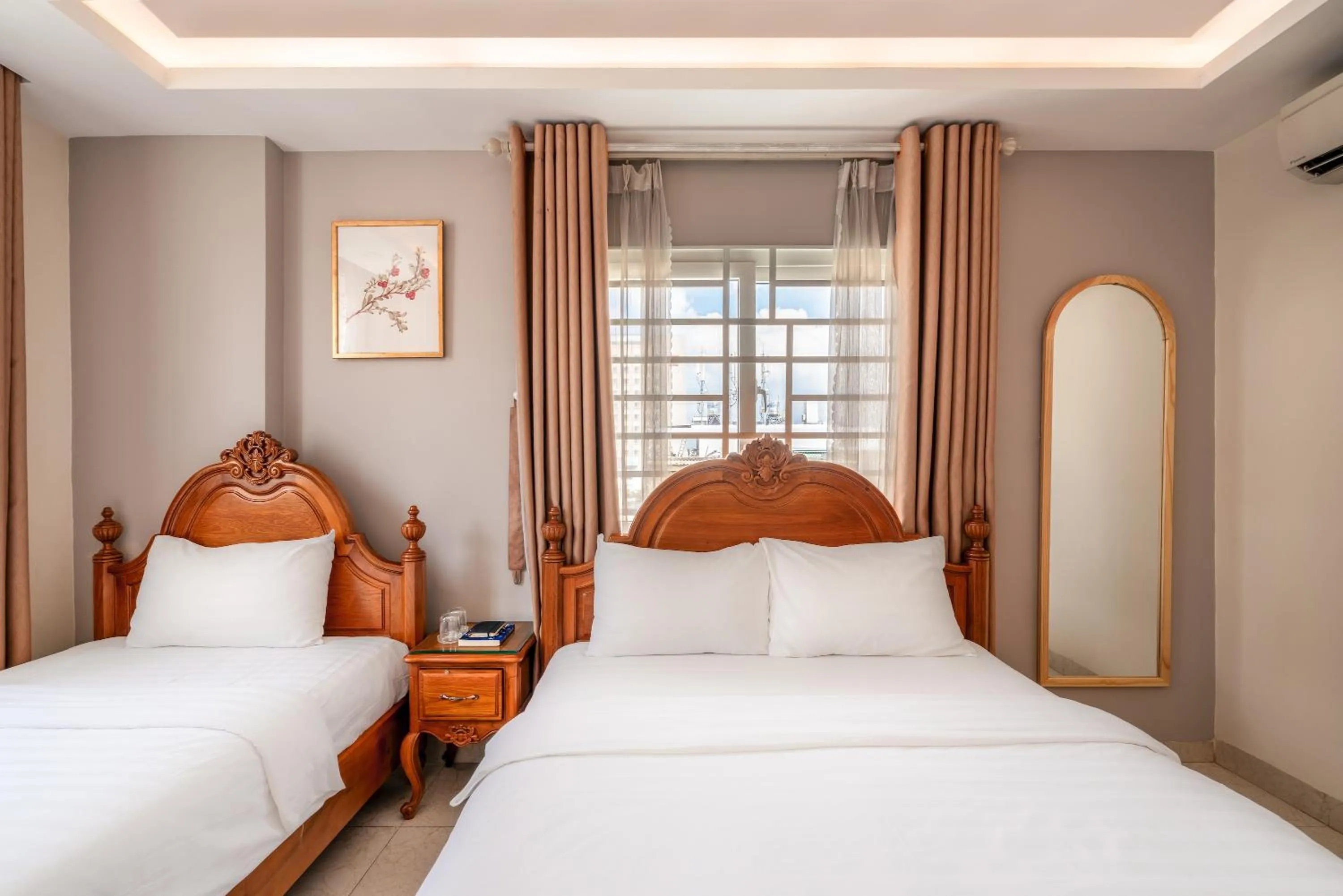 Bed in SAZI Erato Hotel - Free Airport & Breakfast