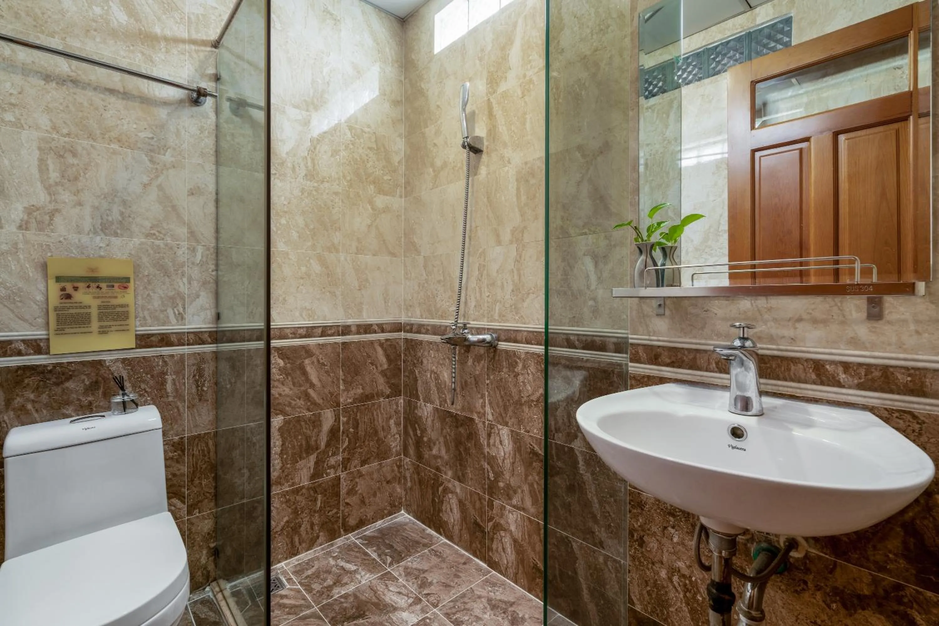 Toilet in SAZI Erato Hotel - Free Airport & Breakfast