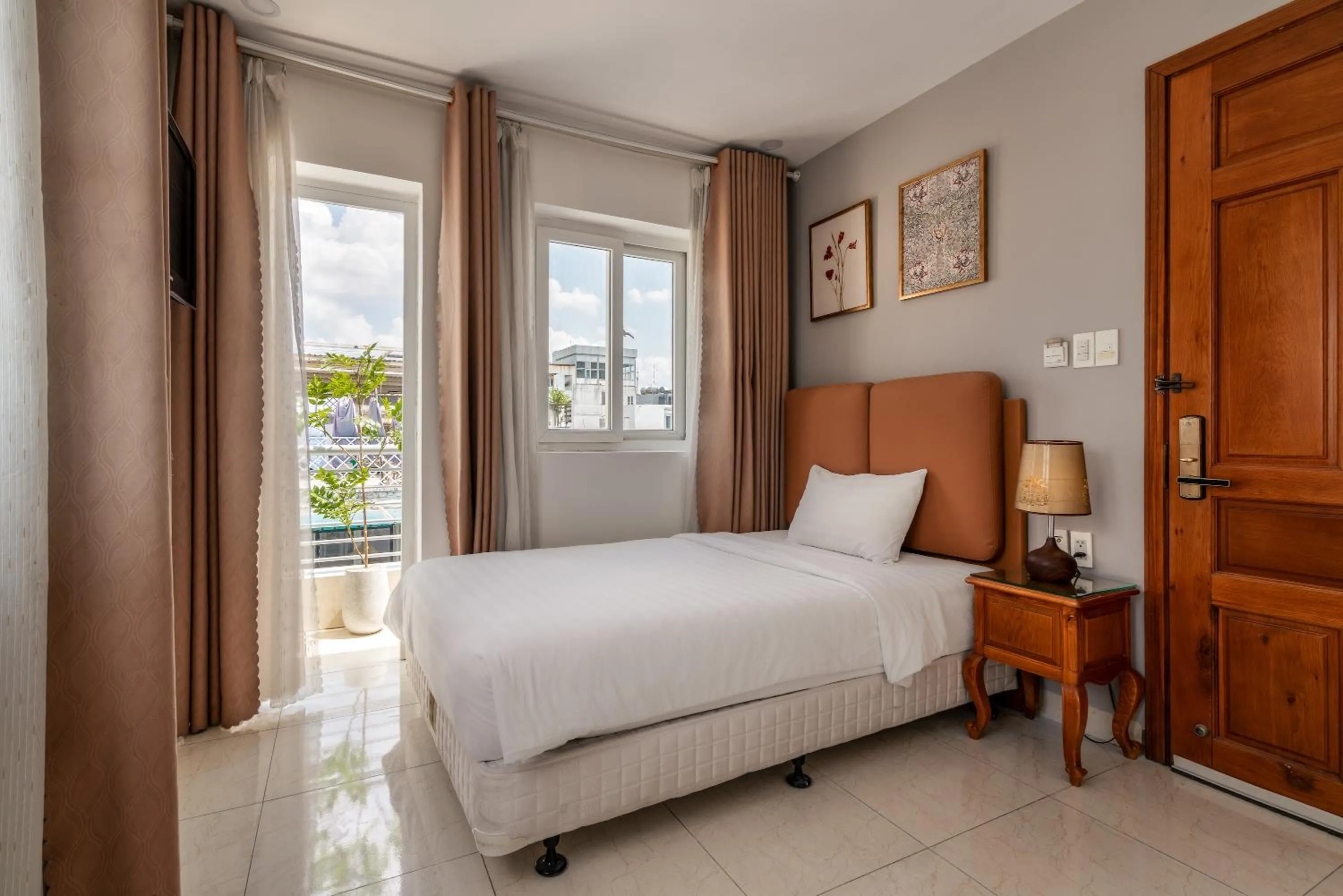 Bed in SAZI Erato Hotel - Free Airport & Breakfast