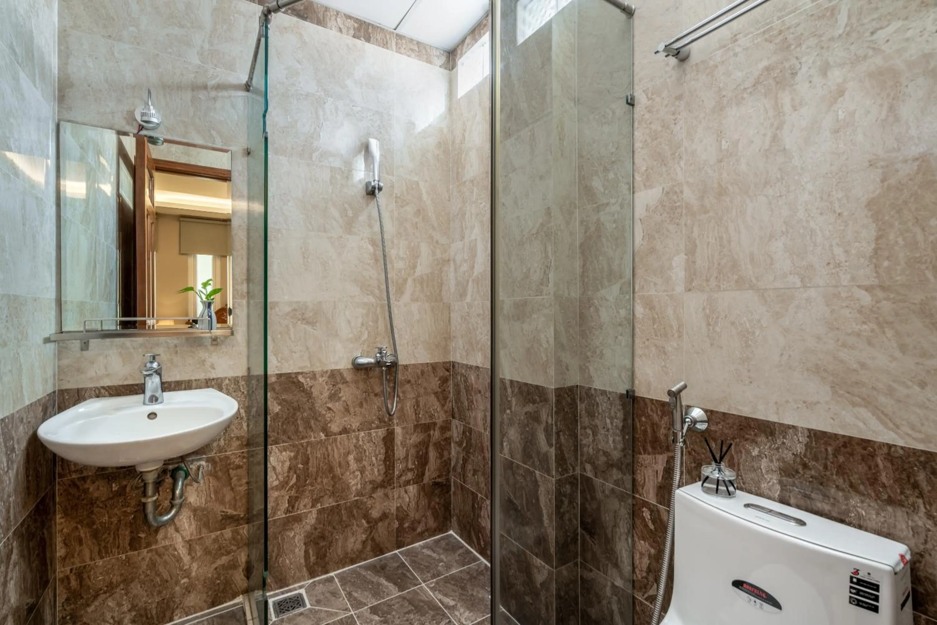 Shower in SAZI Erato Hotel - Free Airport & Breakfast