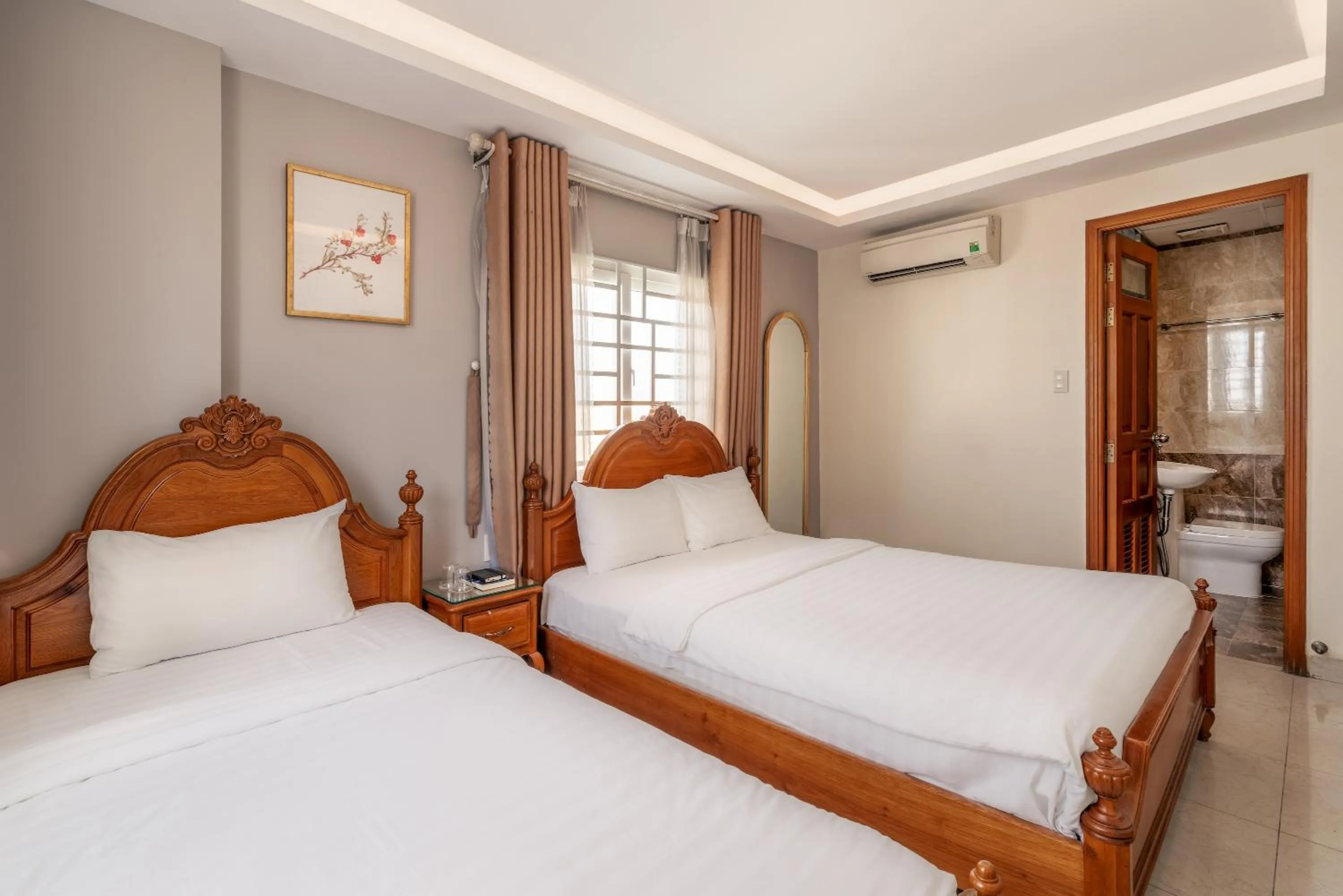 Bed in SAZI Erato Hotel - Free Airport & Breakfast