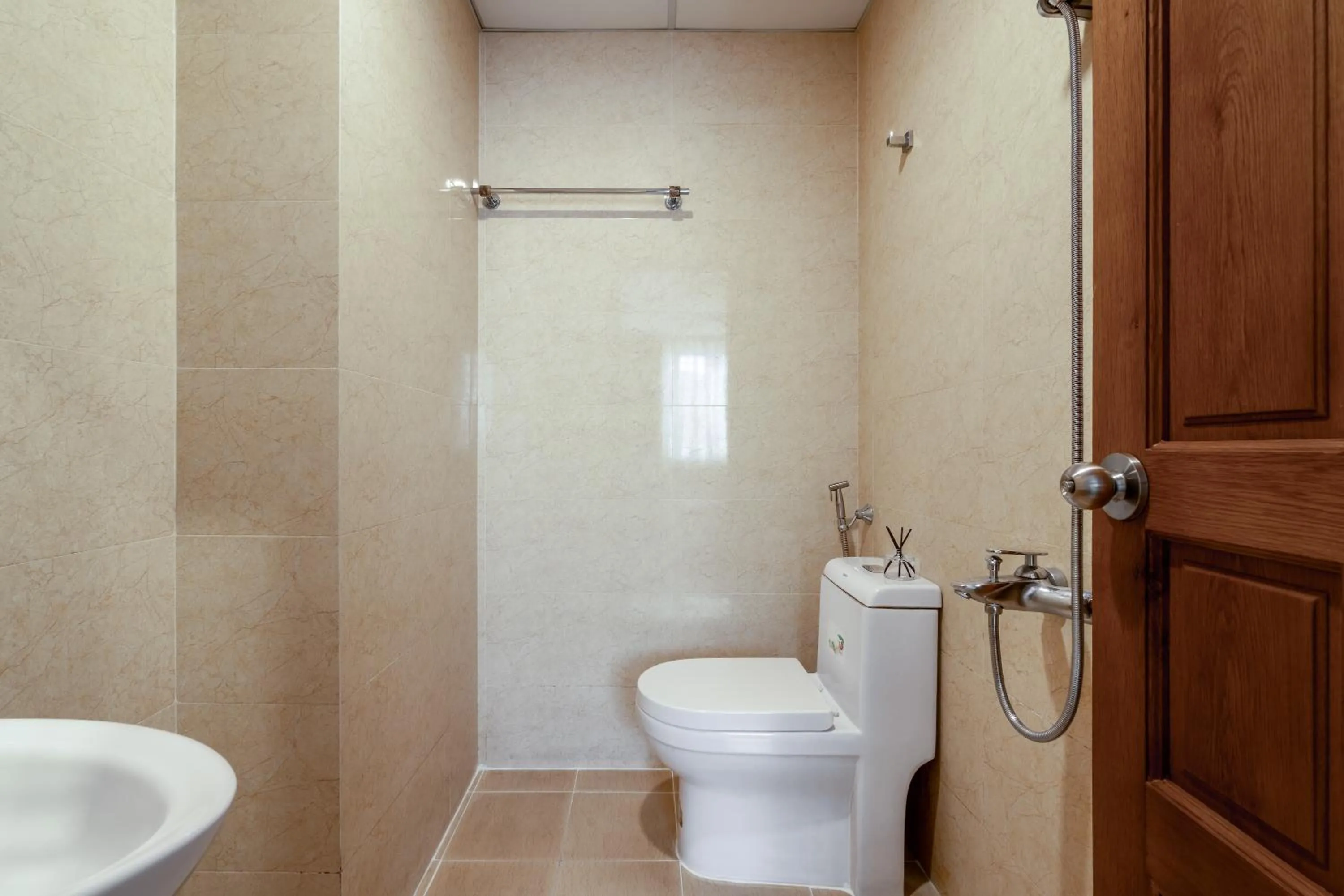 Shower in SAZI Erato Hotel - Free Airport & Breakfast