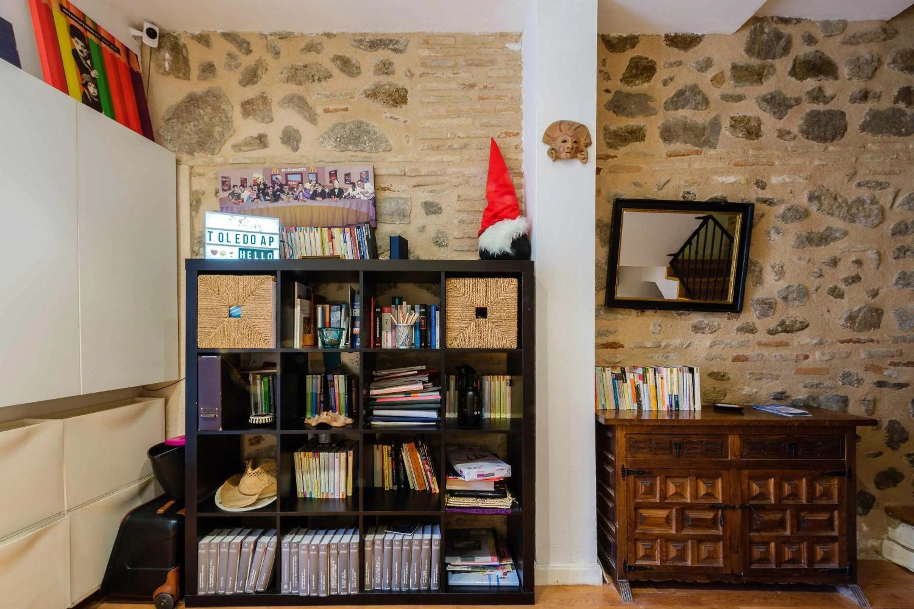 Library in Toledo AP Alojamiento Turísticos