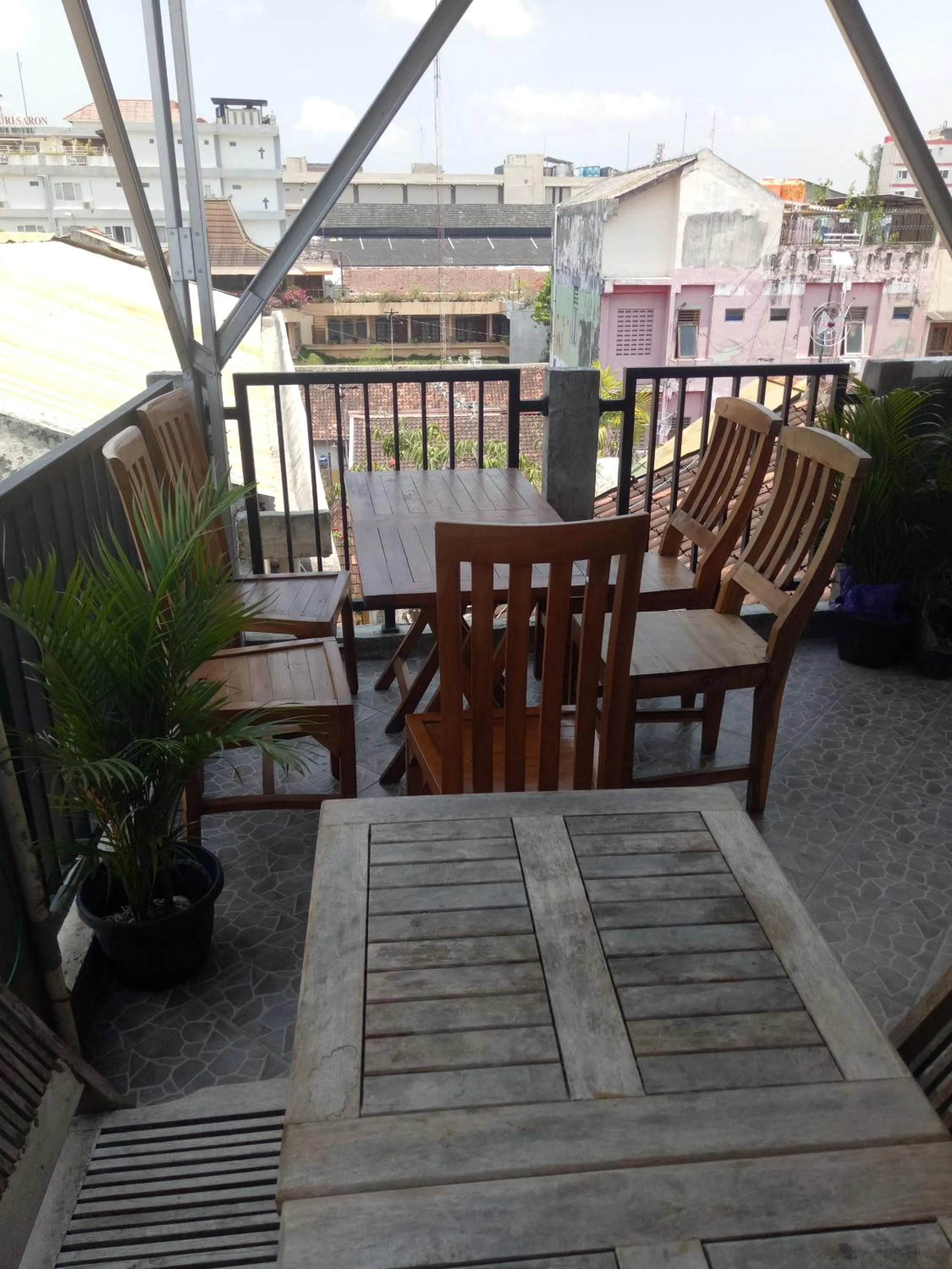Balcony/Terrace in Losmen Fadel Malioboro Jogja