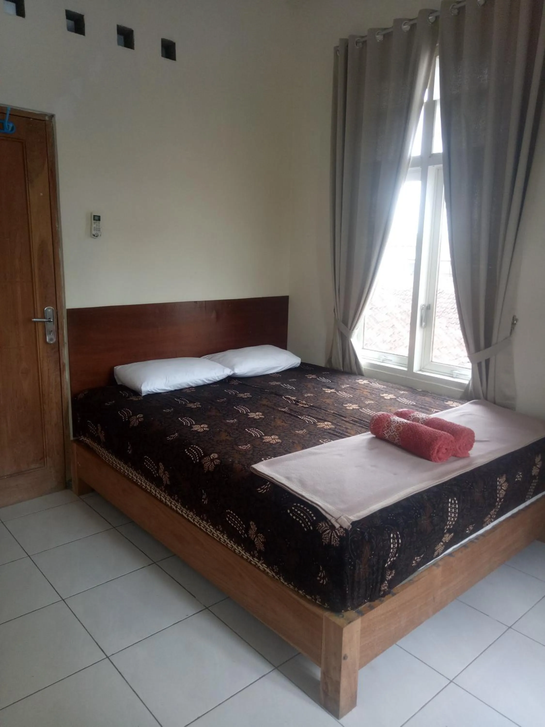 Property building, Bed in Losmen Fadel Malioboro Jogja