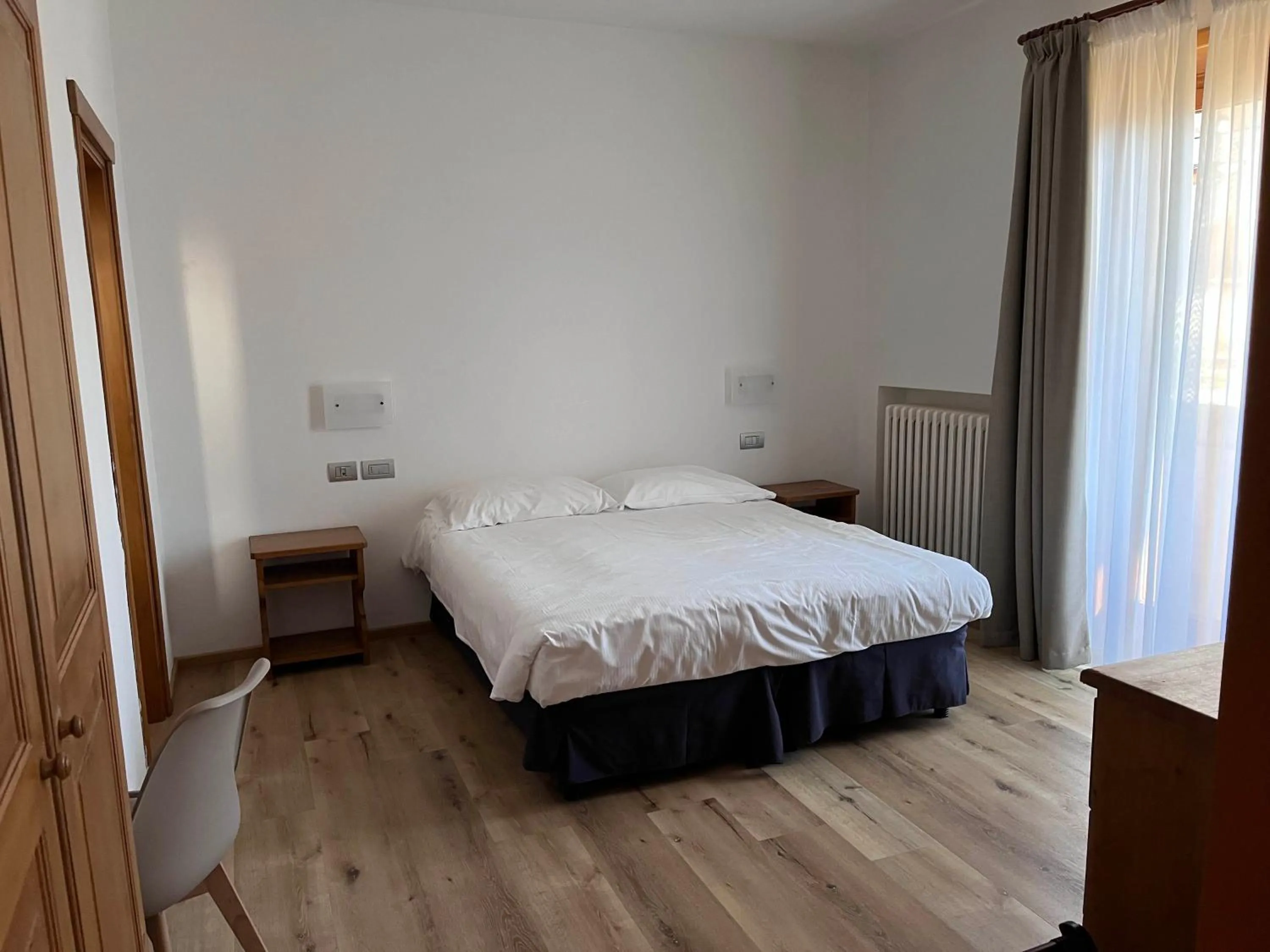 Bed in Hotel Albergo Dolomiti