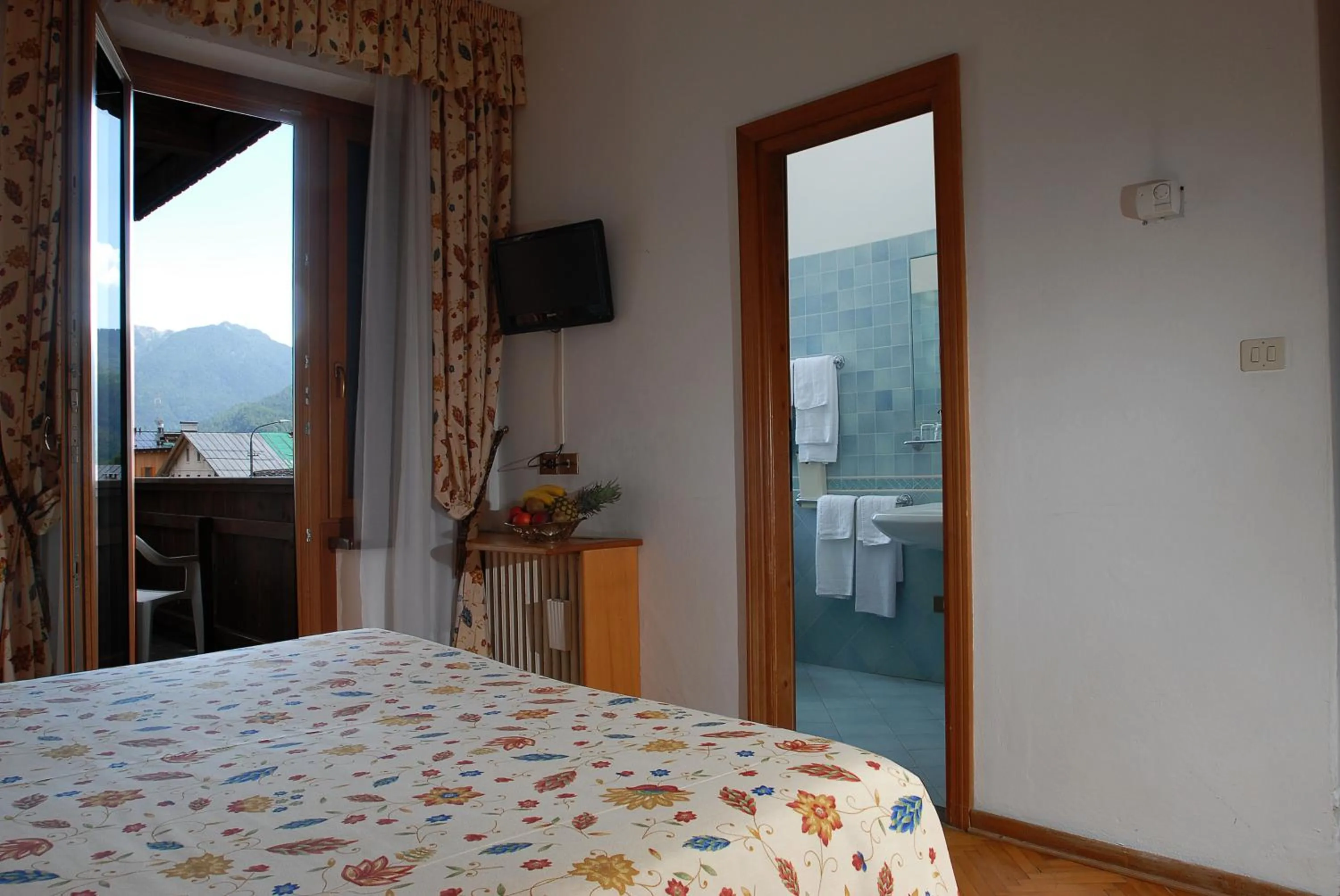 Bed in Hotel Albergo Dolomiti