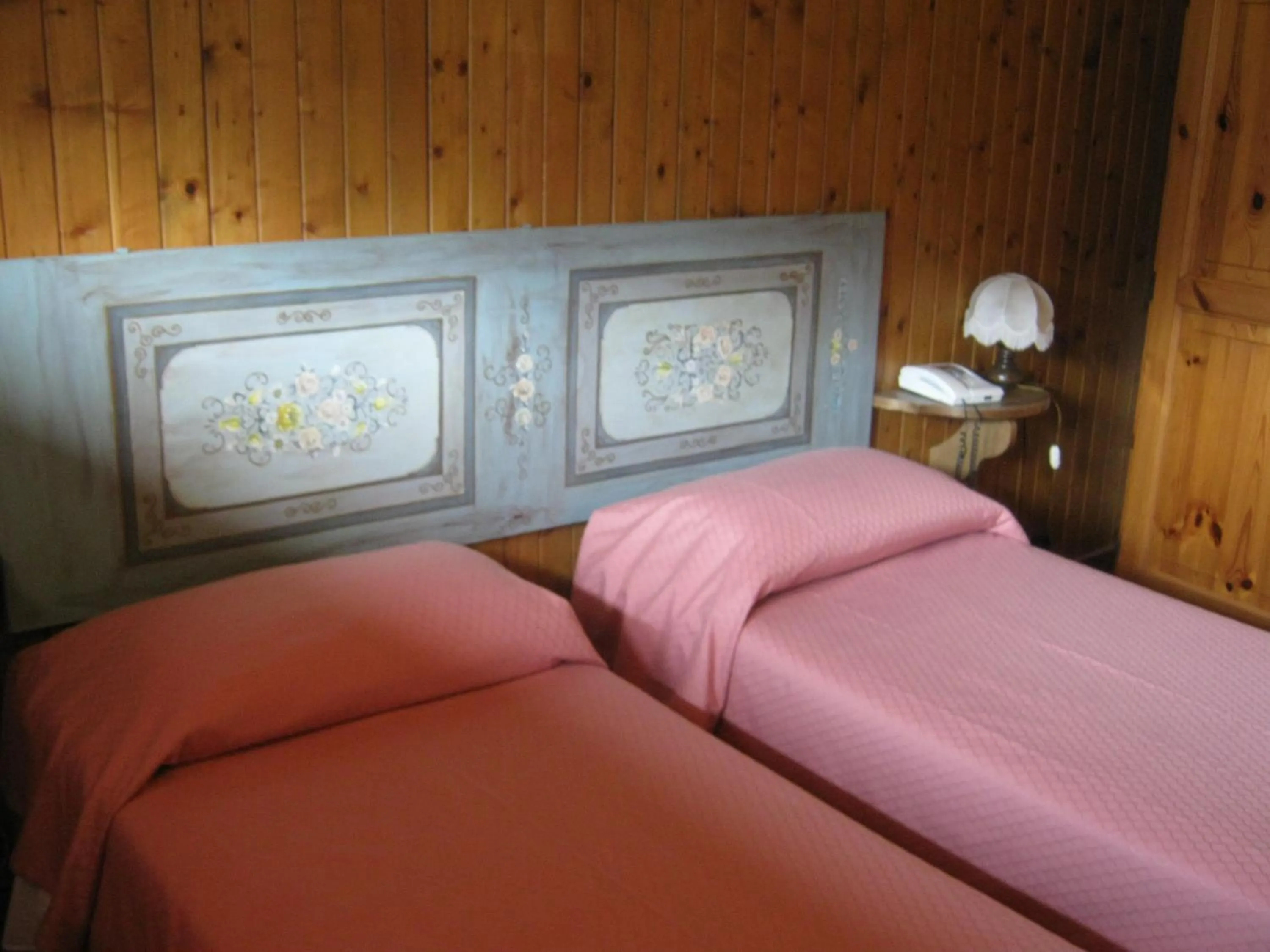 Bed in Hotel Albergo Dolomiti