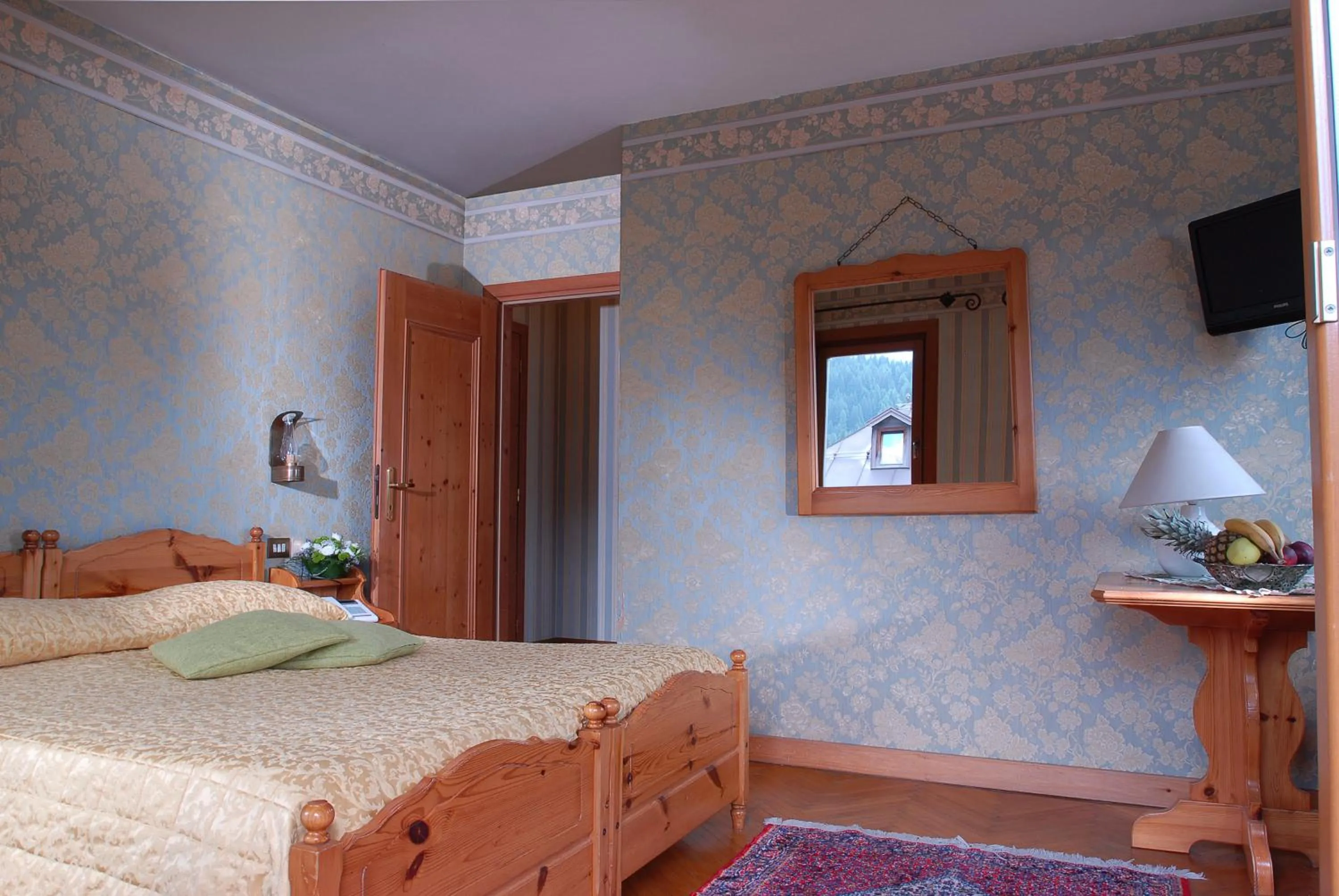Bed in Hotel Albergo Dolomiti