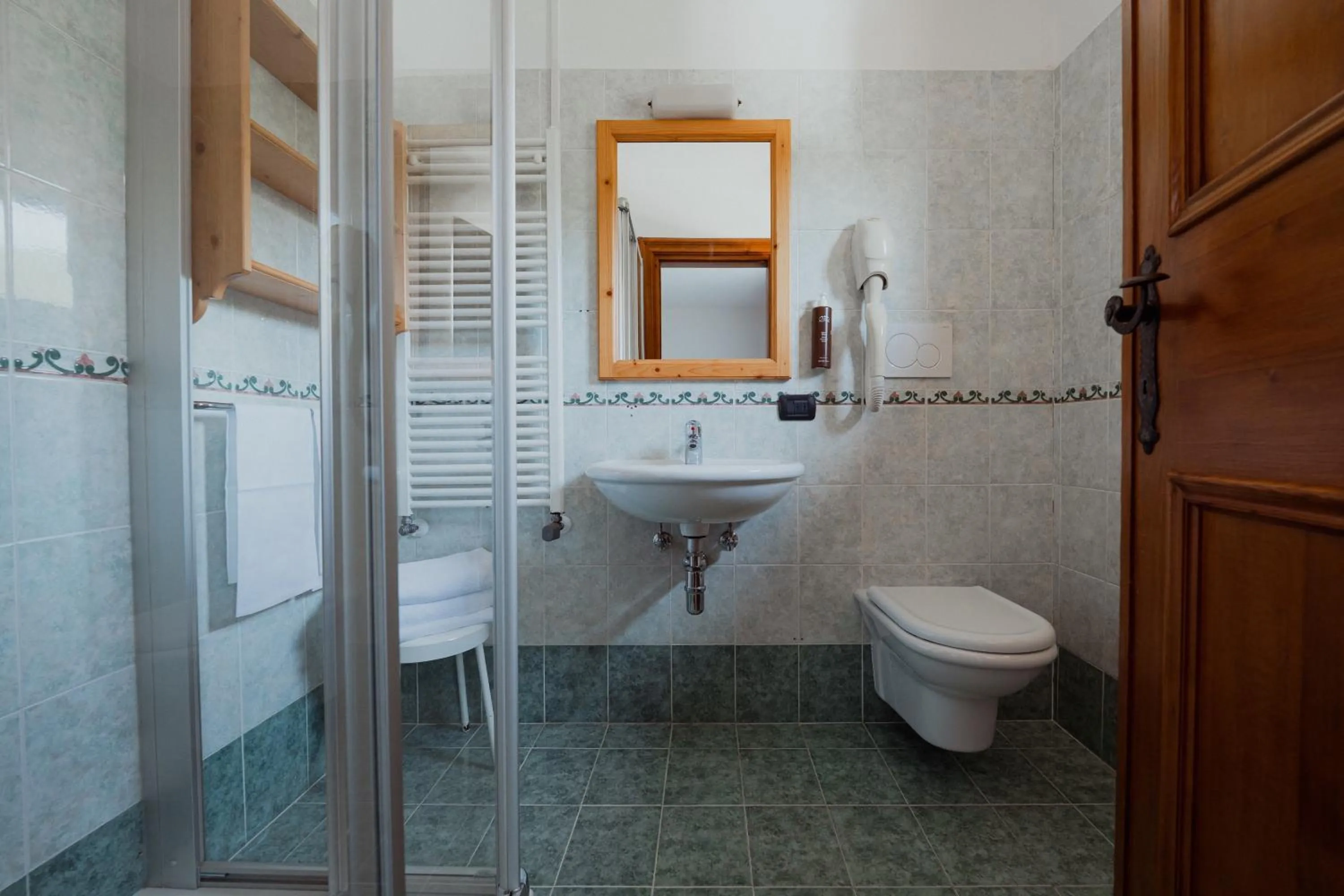 Shower in Hotel Albergo Dolomiti