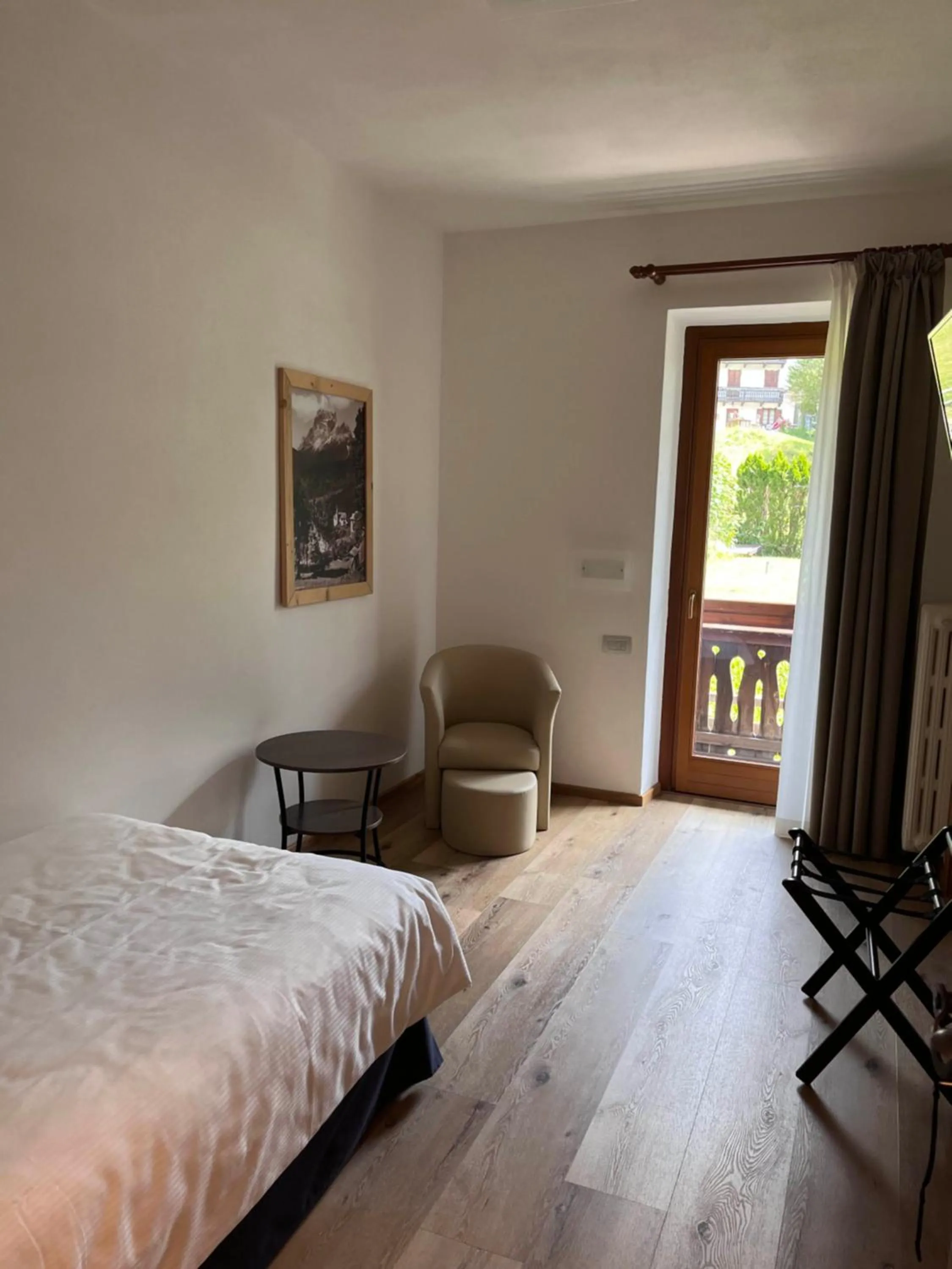 Bed in Hotel Albergo Dolomiti