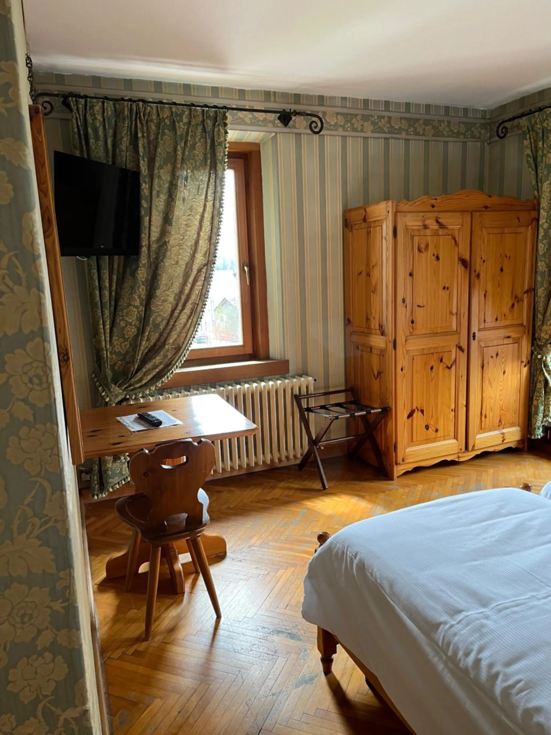 Bed in Hotel Albergo Dolomiti