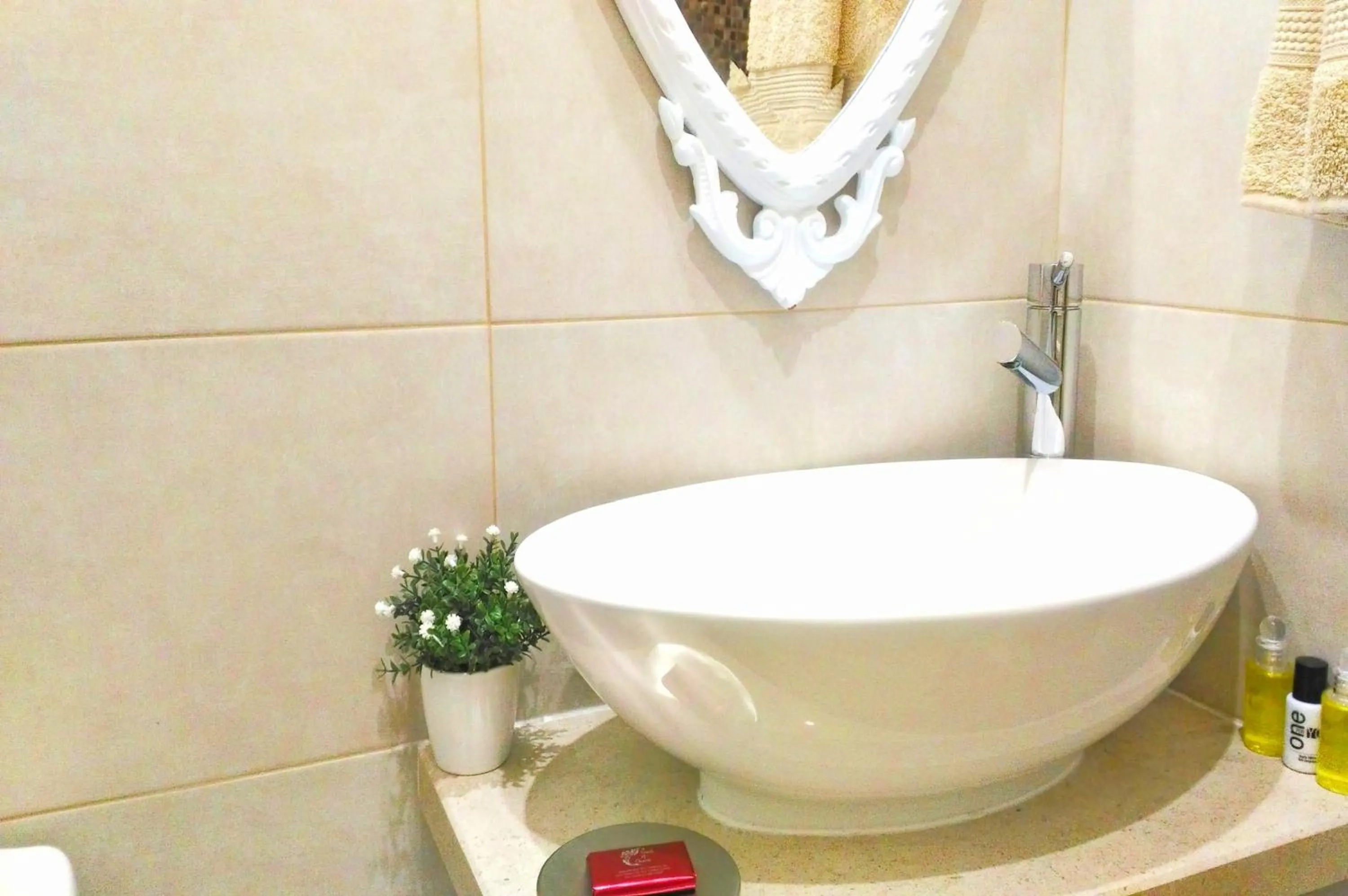 Bathroom in Suites Inn Lagos