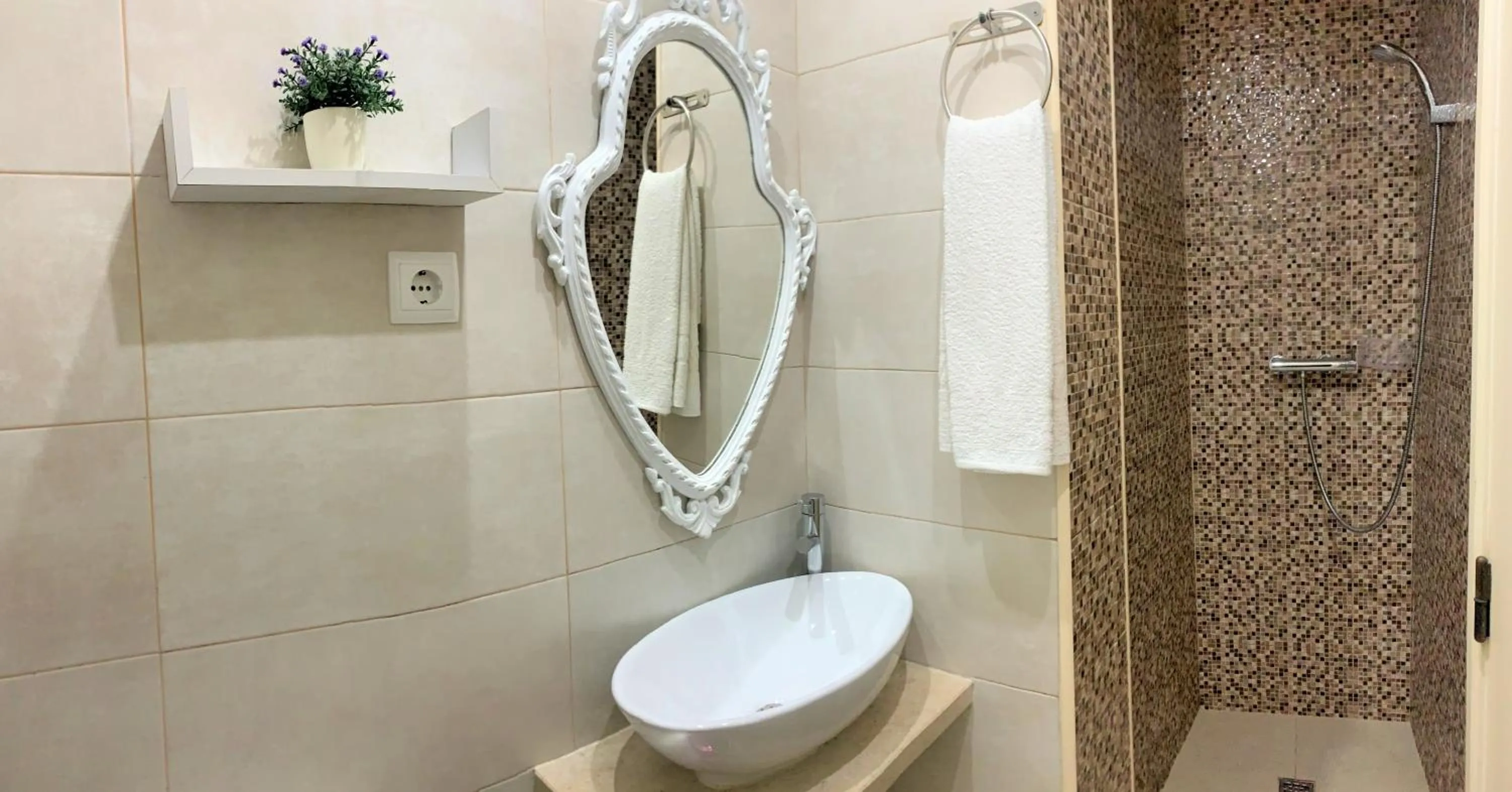 Bathroom in Suites Inn Lagos