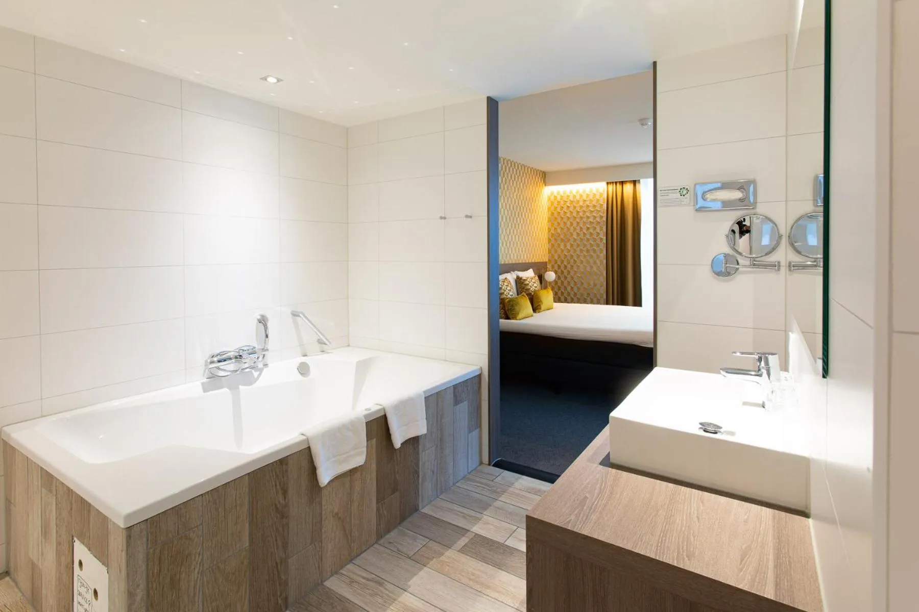 Bathroom, Bed in Van der Valk Hotel Groningen-Hoogkerk