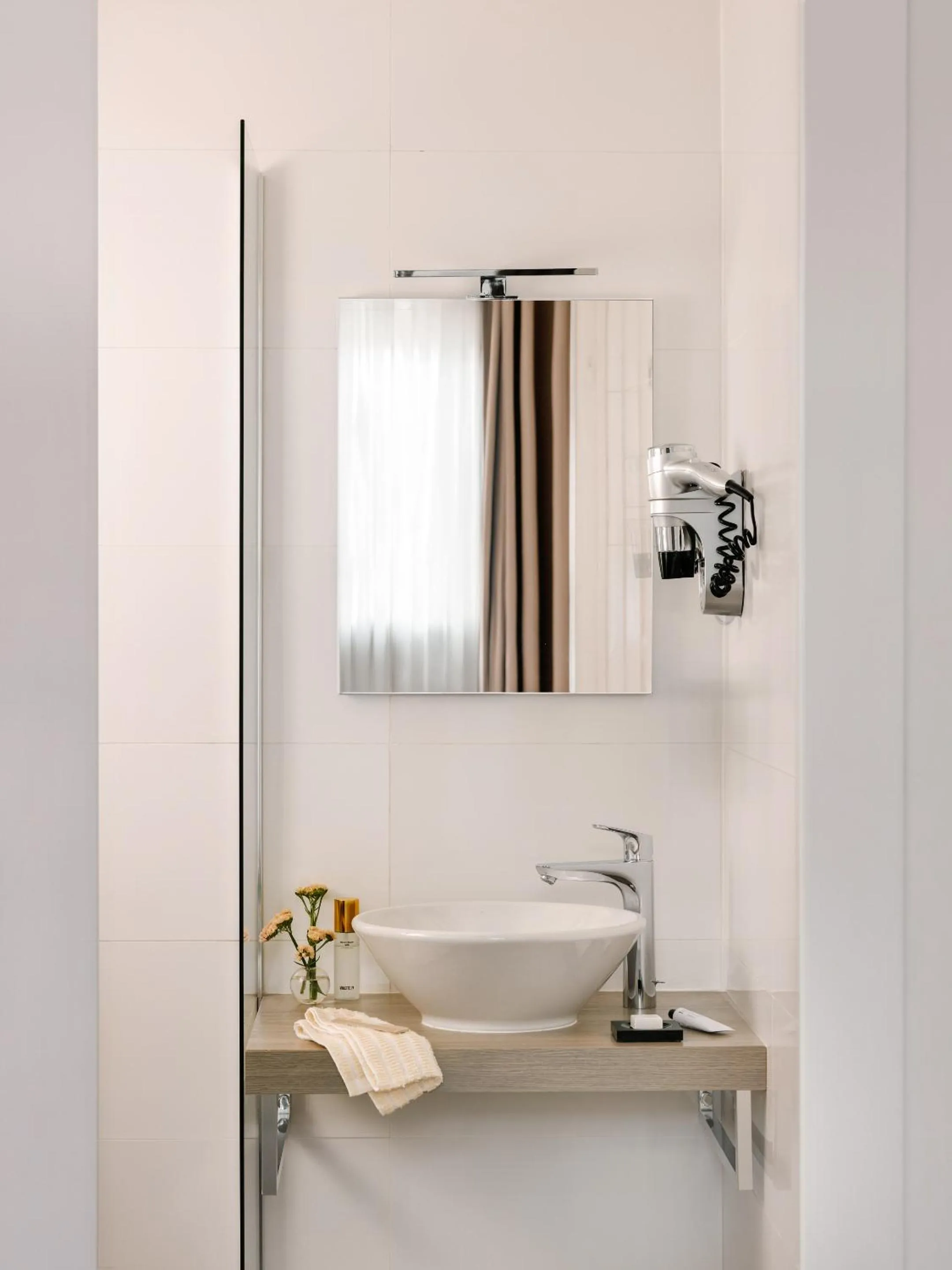 Yelo Belle Epoque powered by Sonder