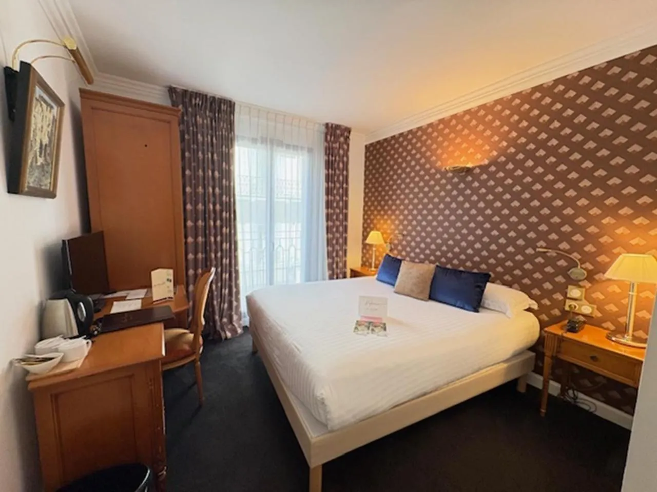 Bedroom, Bed in Sun Riviera Hotel