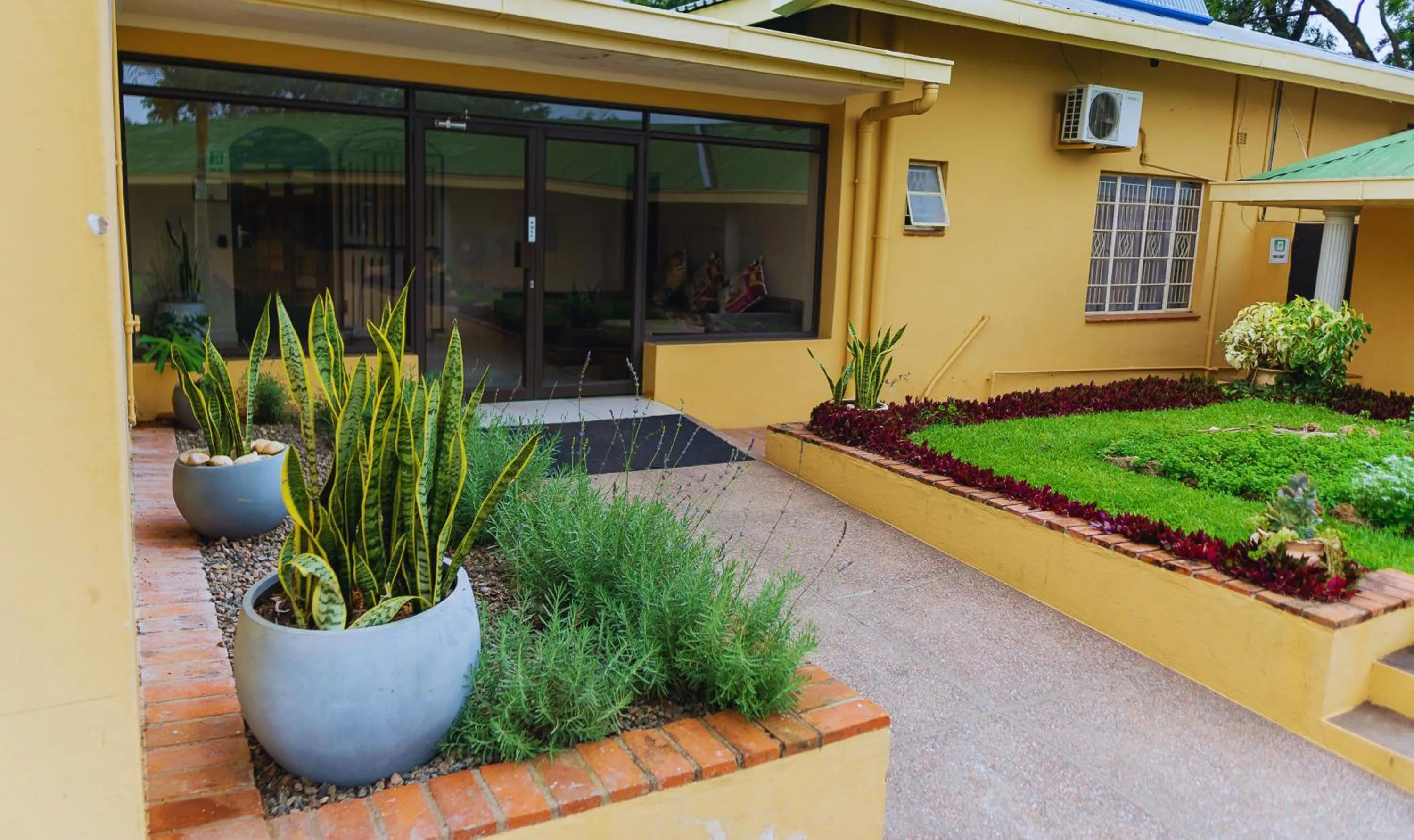 Day in Casa Mia Lodge & Restaurant