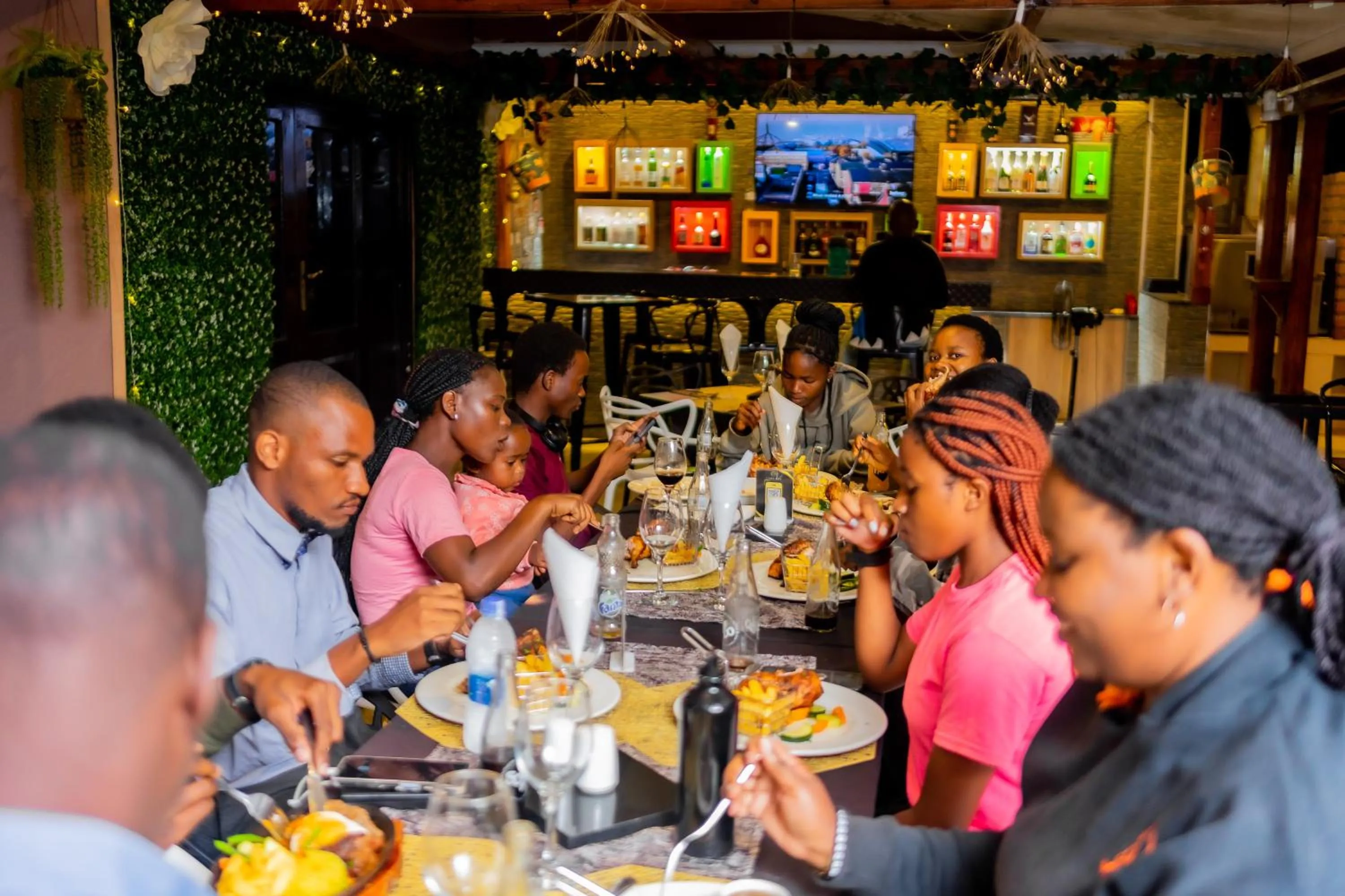 Restaurant/places to eat in Casa Mia Lodge & Restaurant