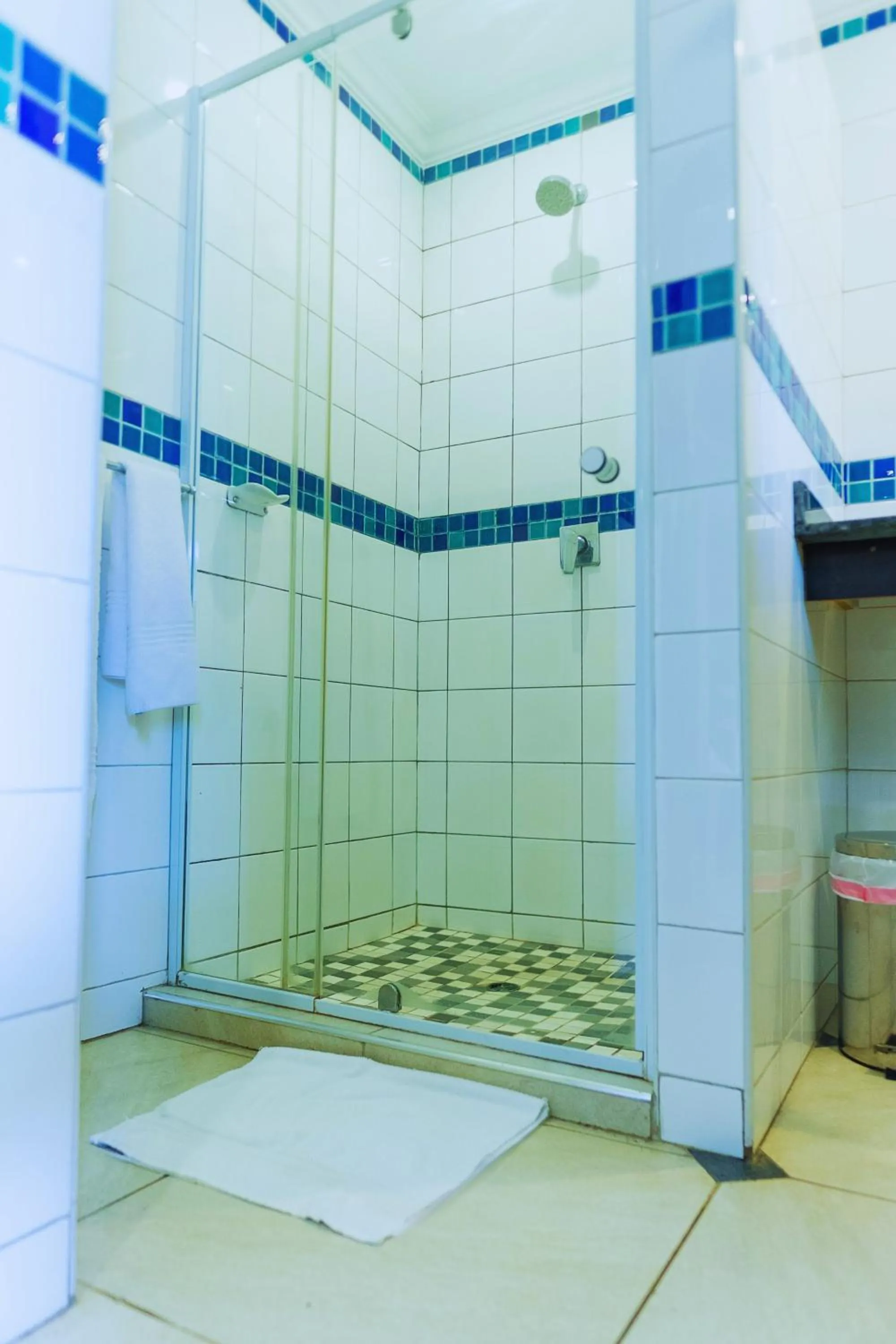 Shower in Casa Mia Lodge & Restaurant