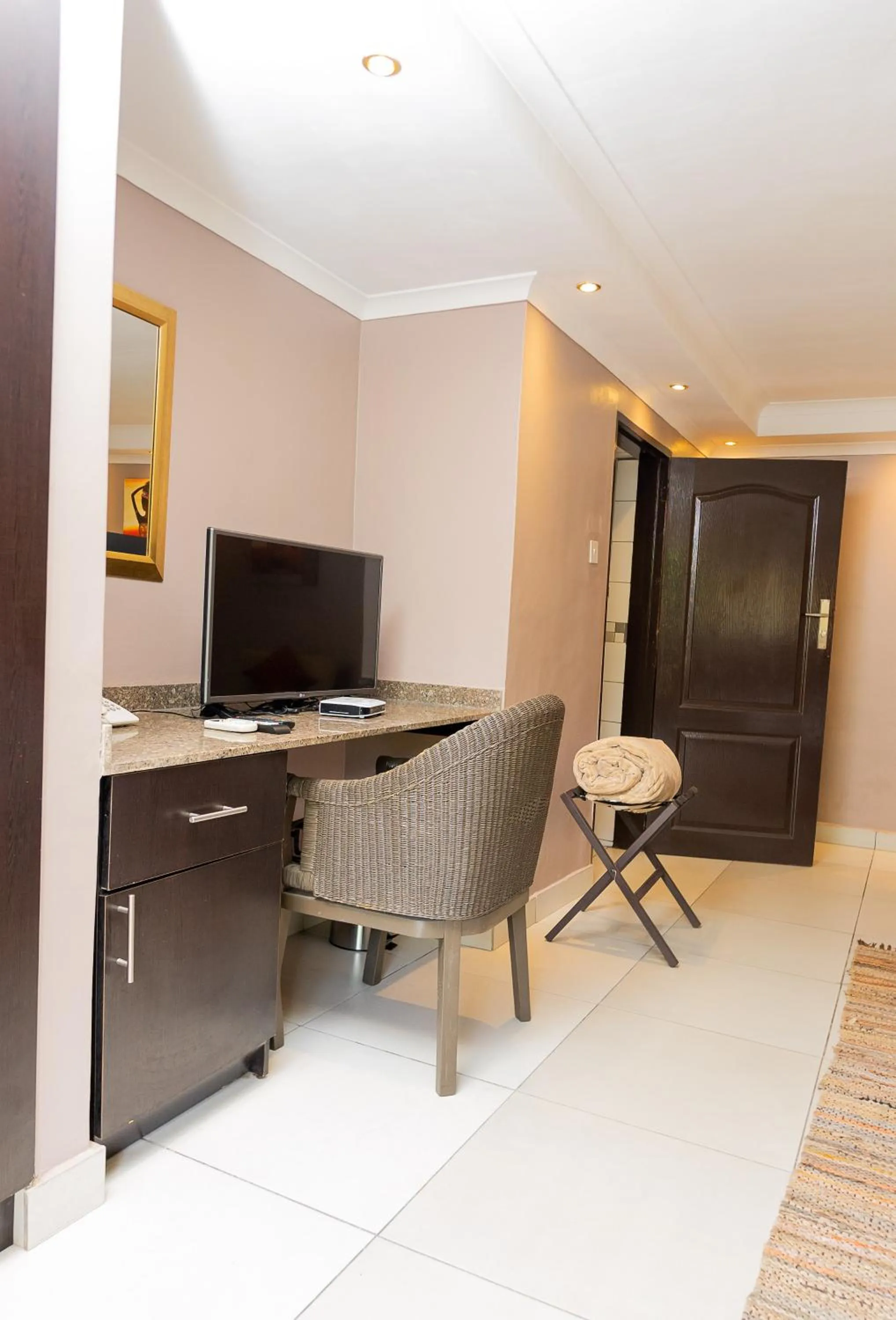 TV and multimedia in Casa Mia Lodge & Restaurant