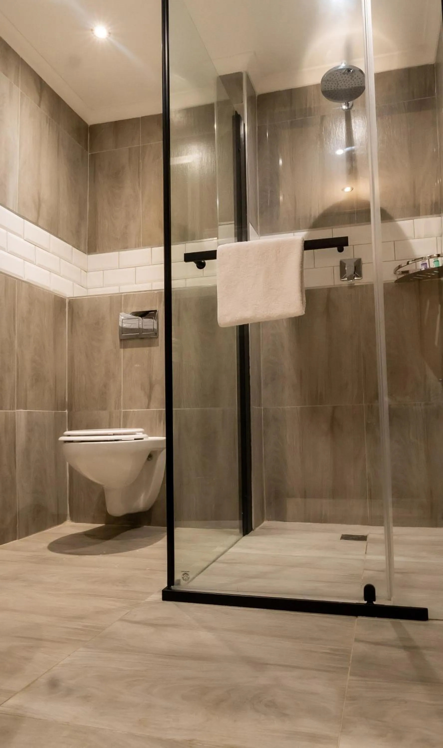 Shower in Casa Mia Lodge & Restaurant