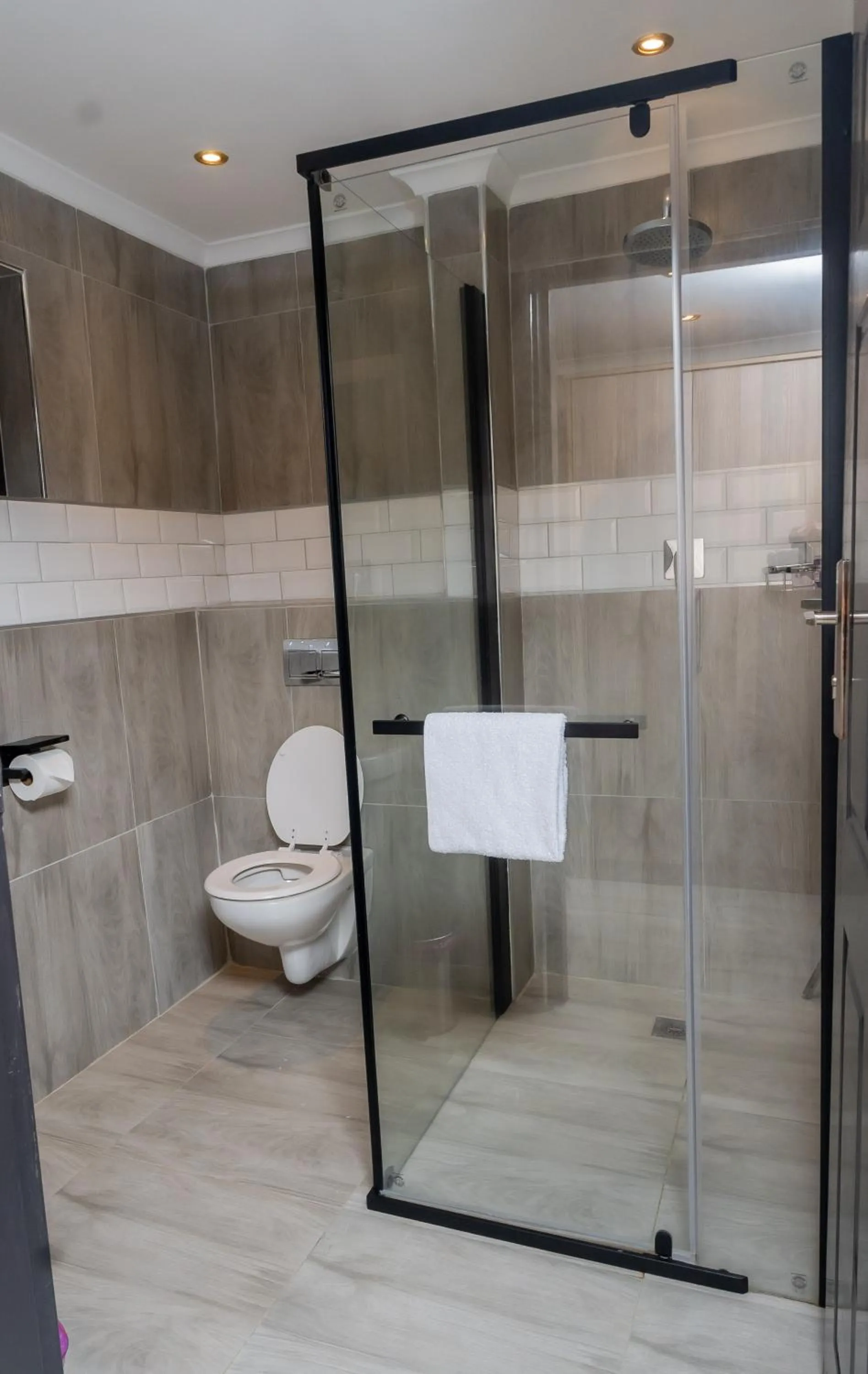 Shower in Casa Mia Lodge & Restaurant