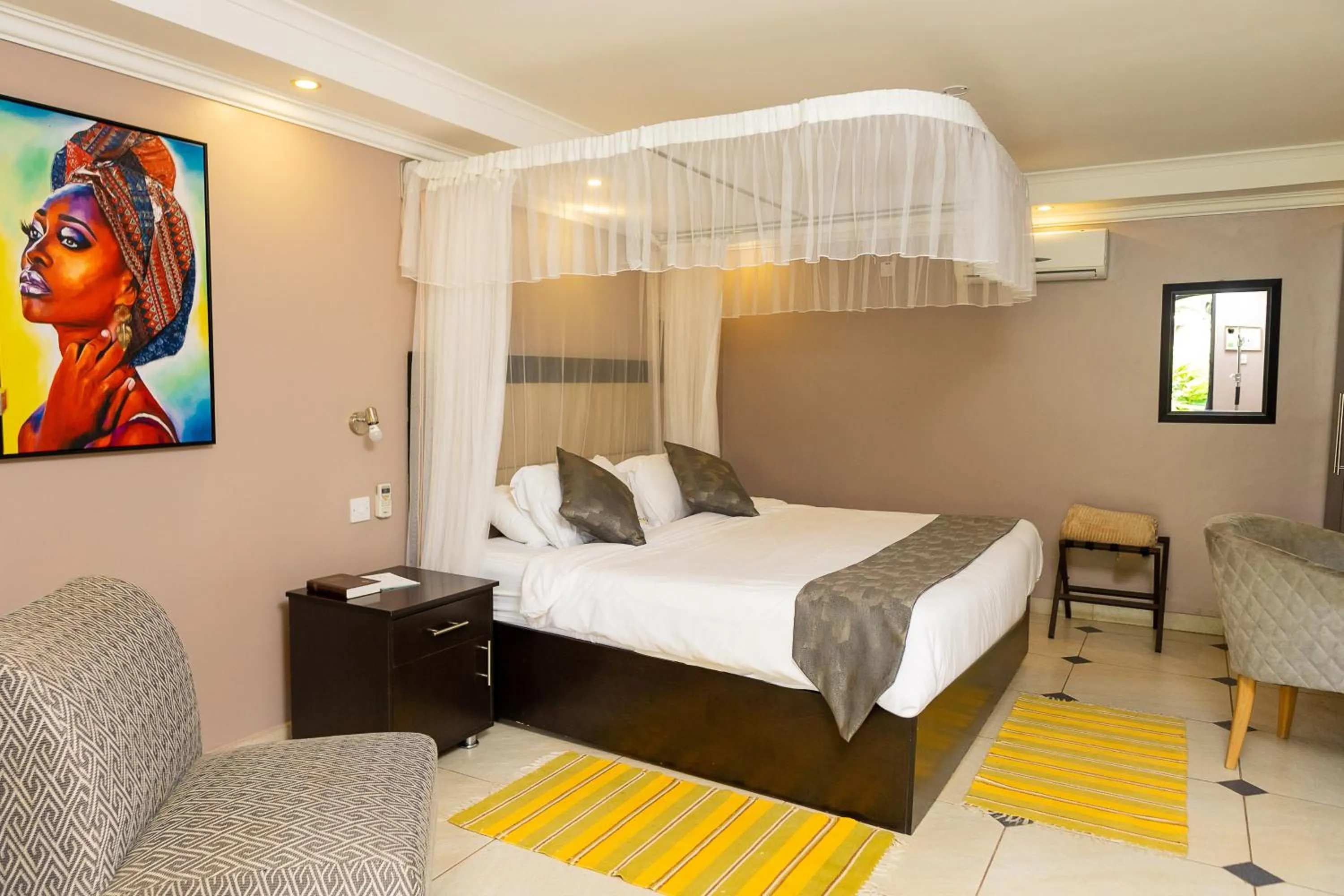 Bed in Casa Mia Lodge & Restaurant