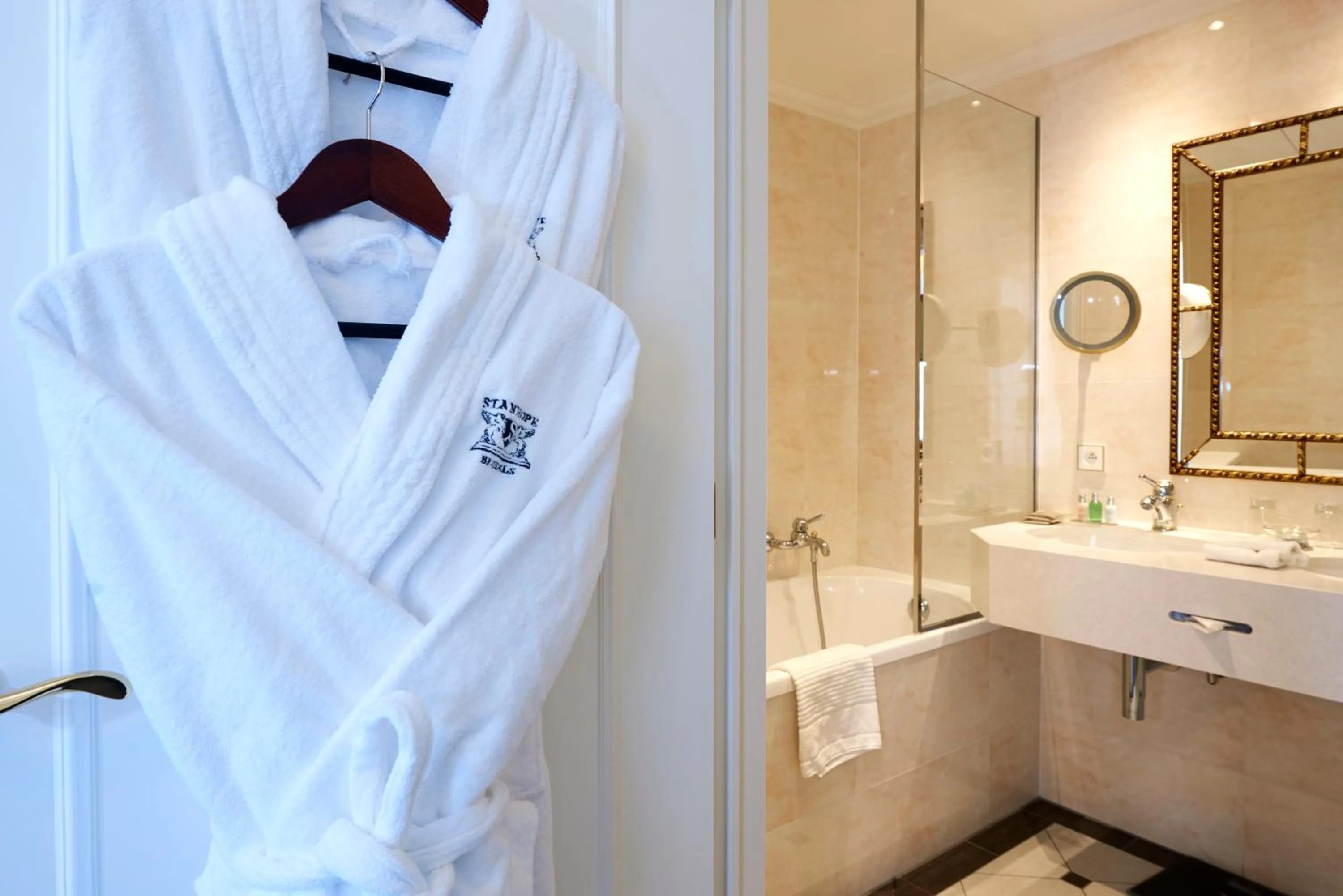 Bathroom in Stanhope Hotel by Thon Hotels