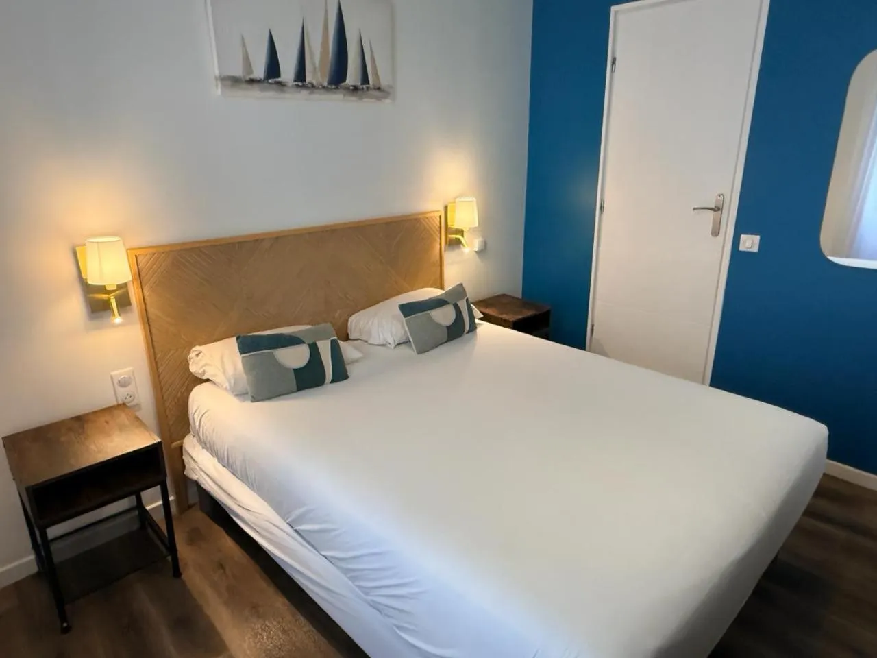 Bed in Hôtel P.L.M.