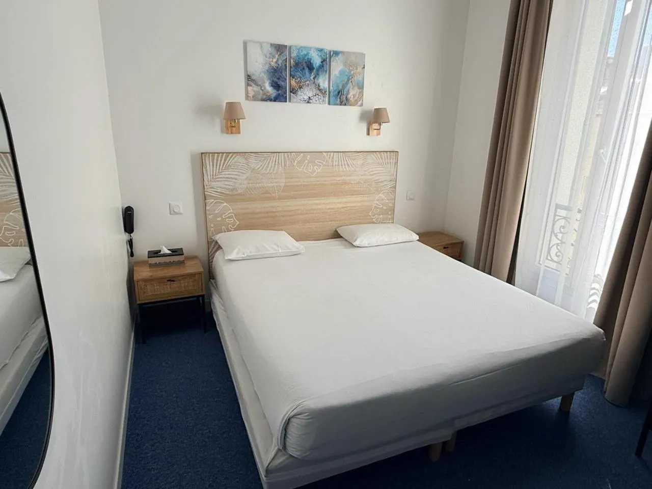 Bed in Hôtel P.L.M.