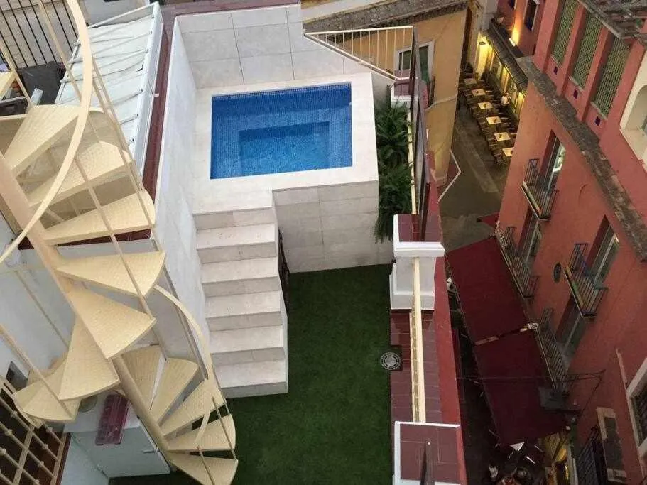 Ático con piscina junto catedral de Sevilla.