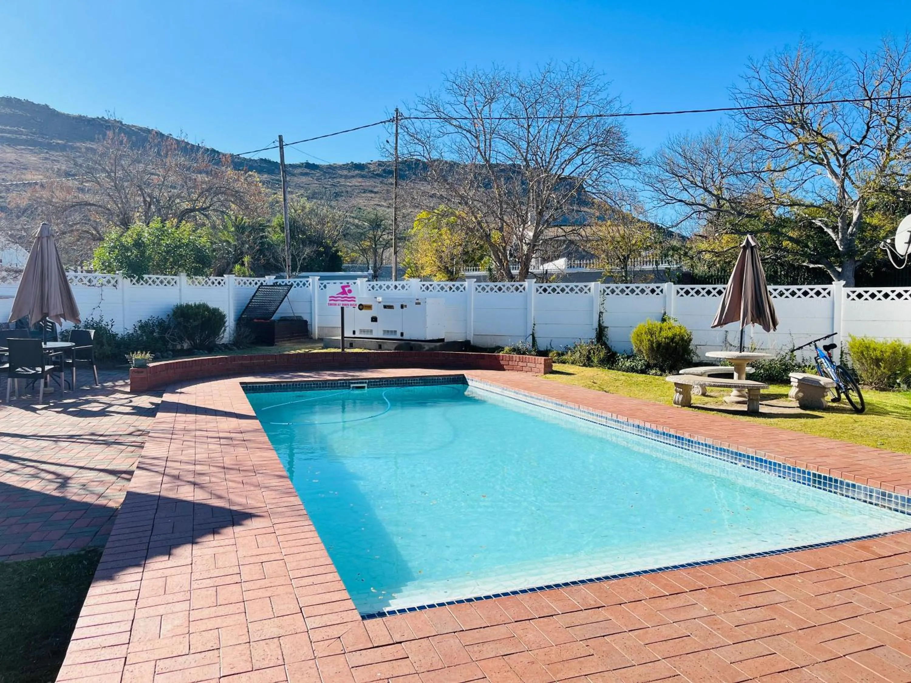 Pool view in Mentor Guest house