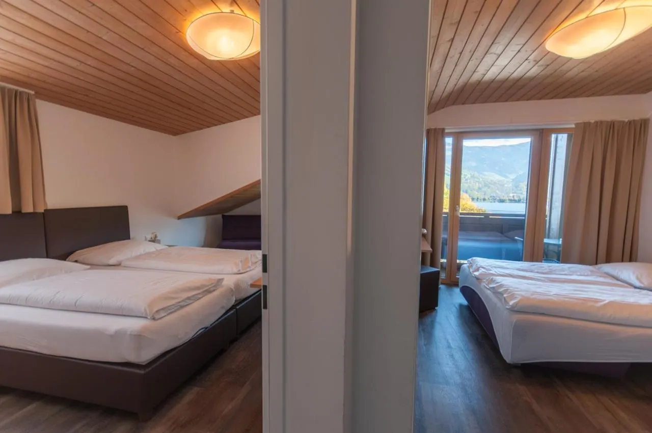 Photo of the whole room, Bed in Pension Max SUMMERCARD INCLUDED