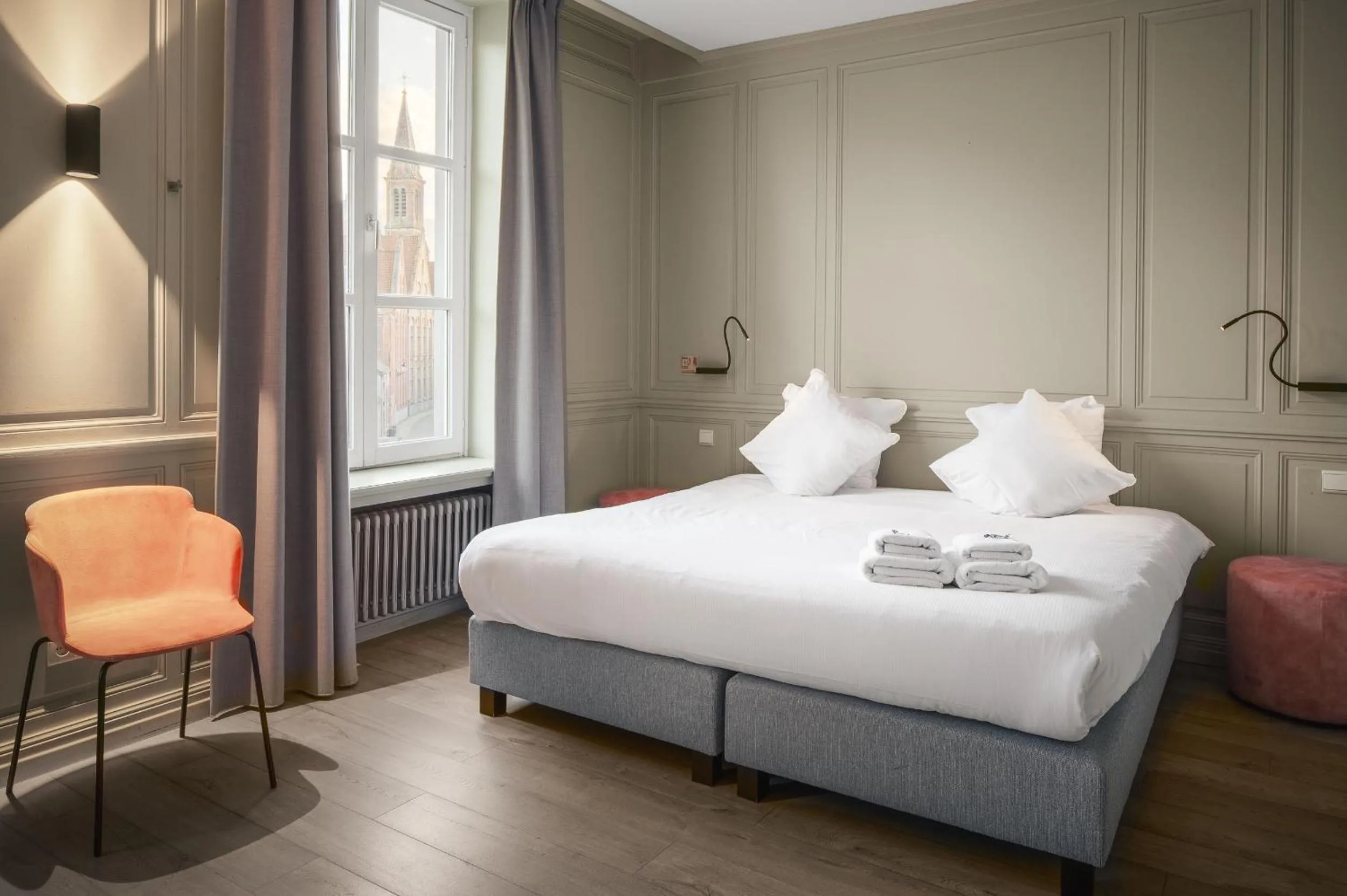 Bedroom, Bed in Hotel Augustyn Brugge
