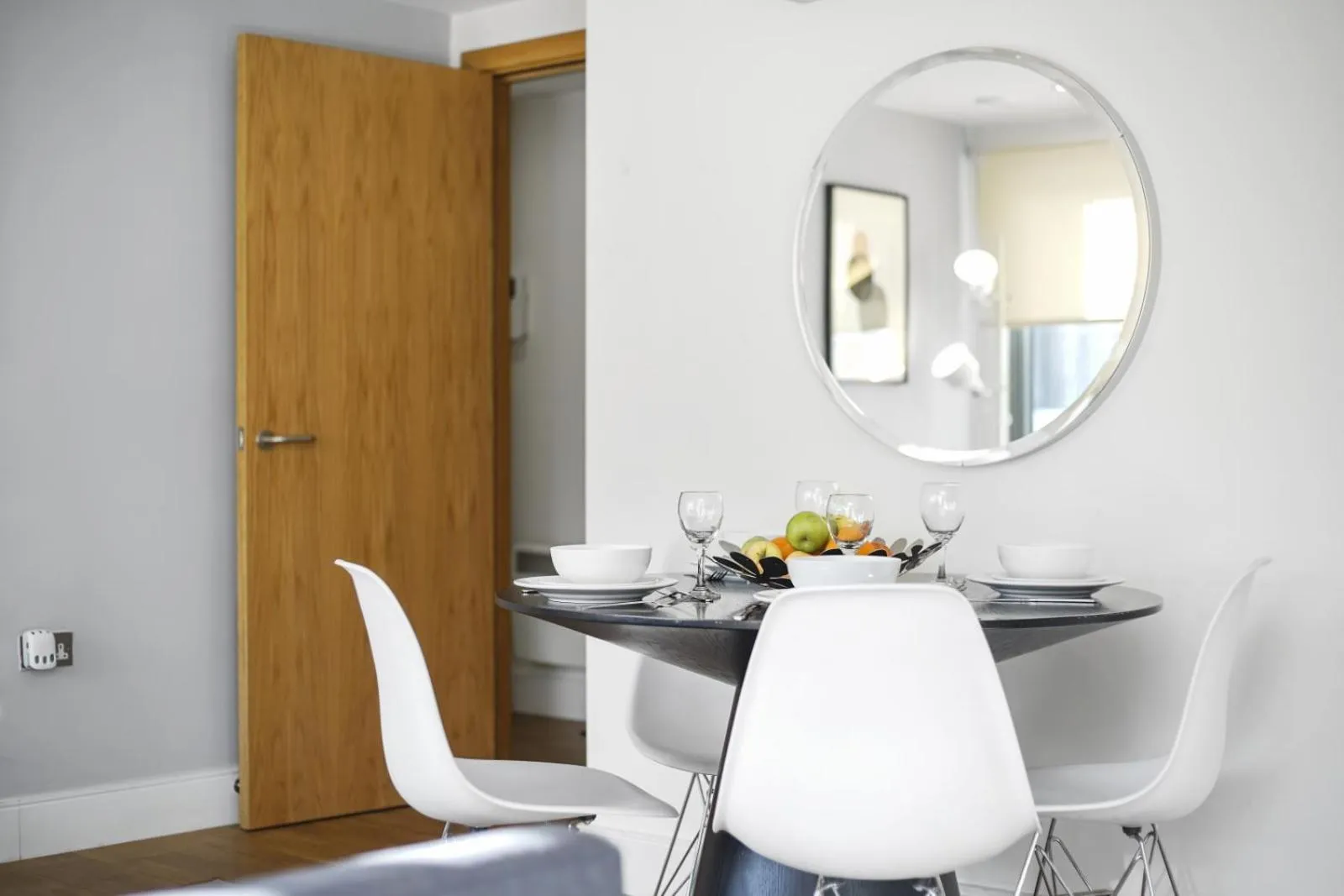 Dining area in Modern Apartments in Bayswater Central London FREE WIFI & AIRCON by City Stay Aparts London