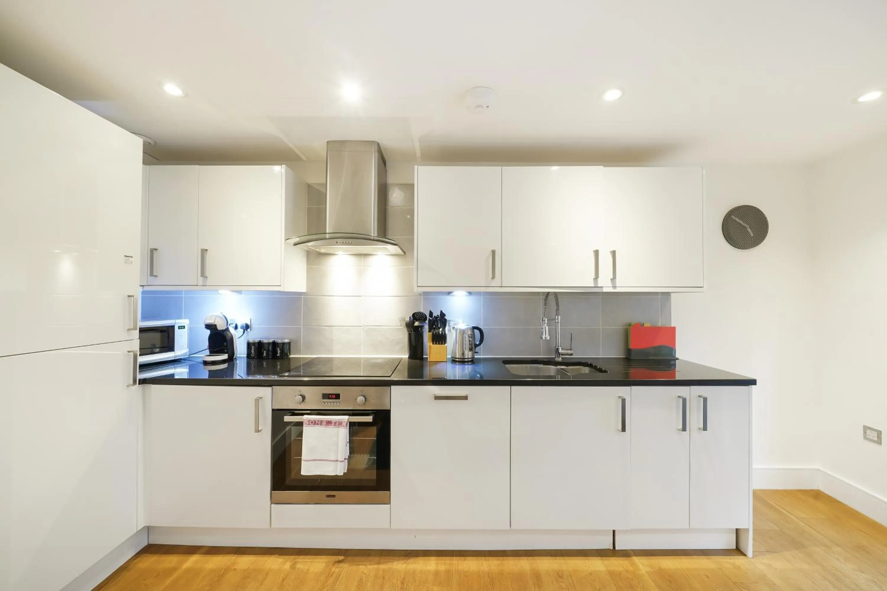 Kitchen or kitchenette in Modern Apartments in Bayswater Central London FREE WIFI & AIRCON by City Stay Aparts London
